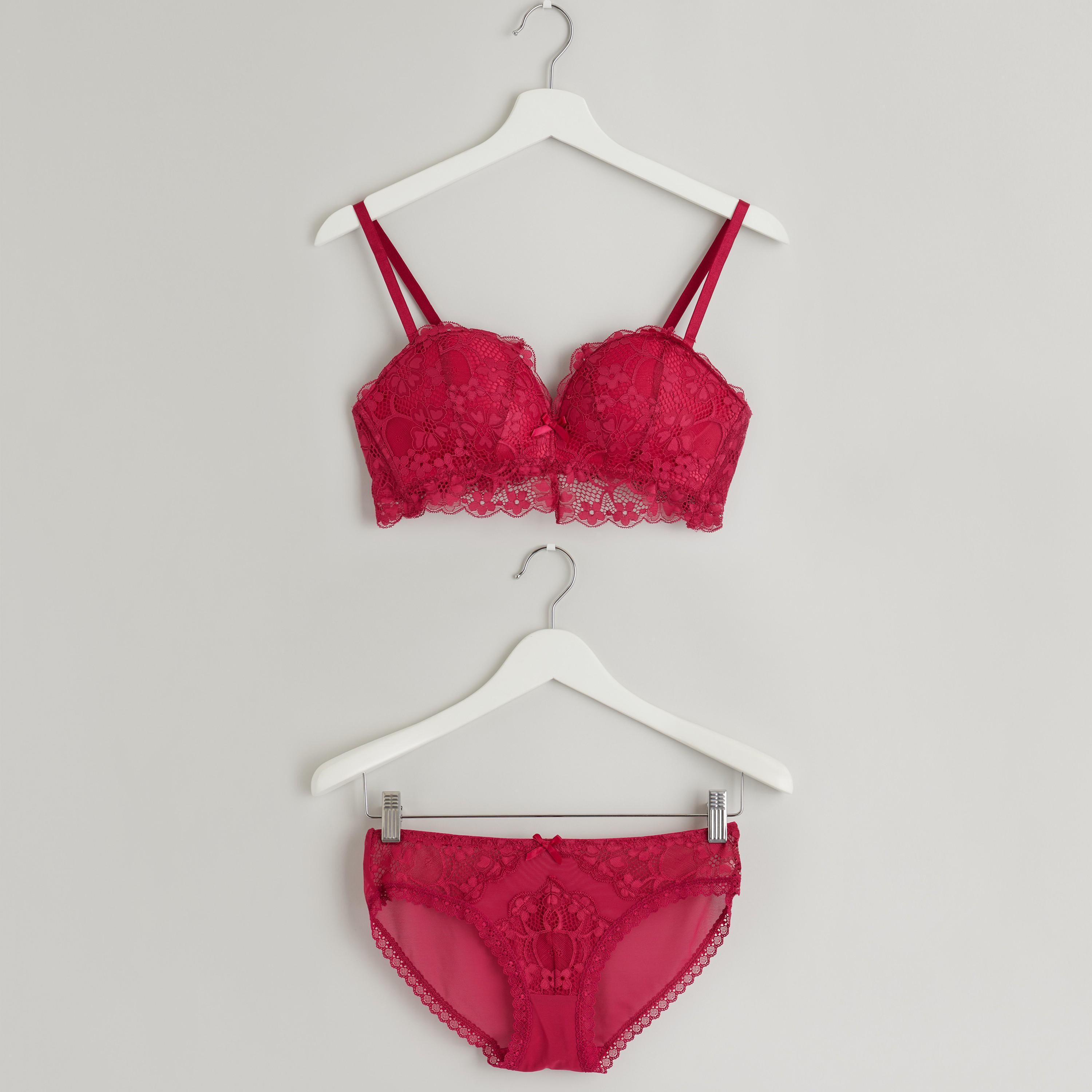 طقم سروال داخلي وصدريّة بالكونيت مبطّنة بتفاصيل دانتيل-women-clothing-lingerie-lingeriesets-image-1