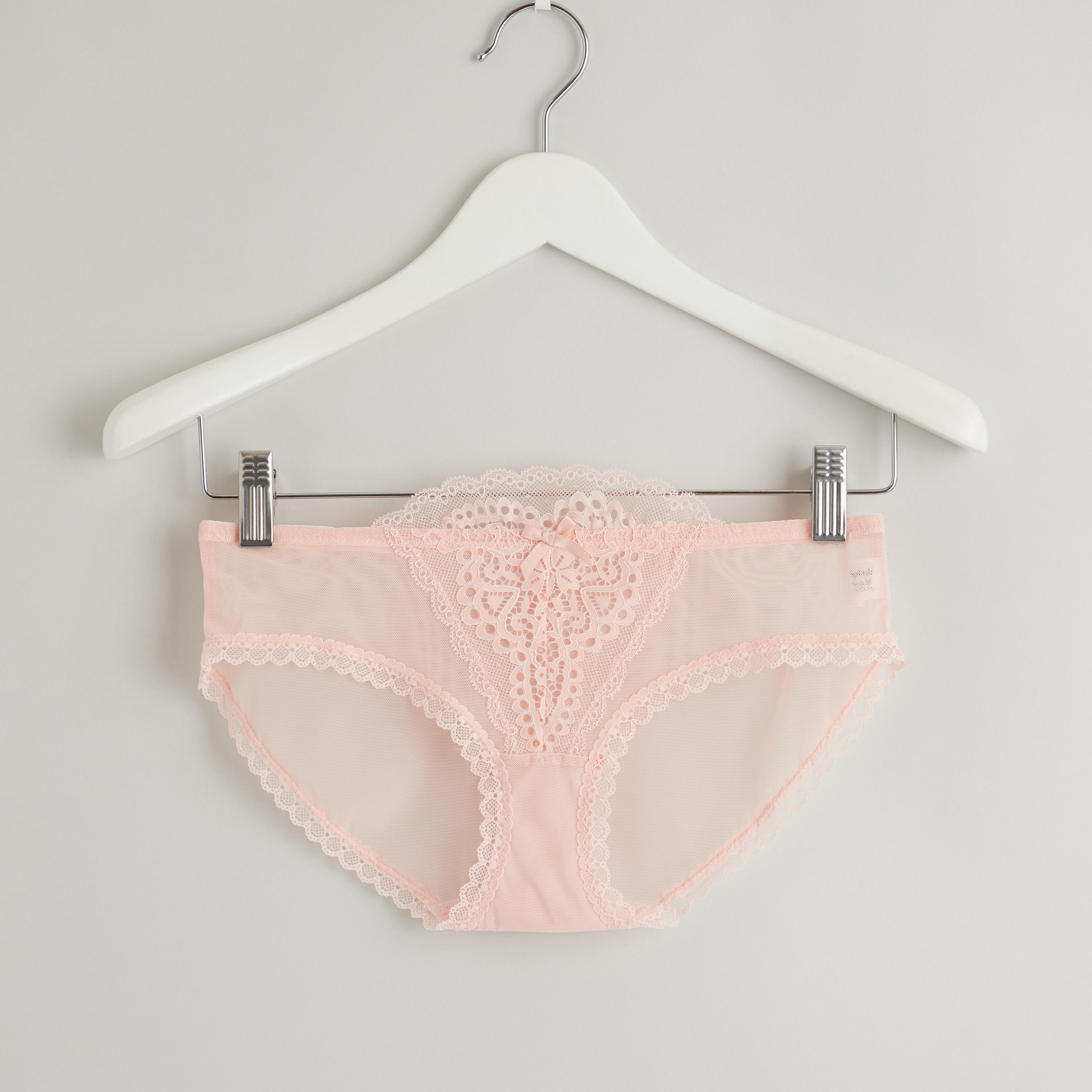 طقم سروال داخلي وصدريّة مبطّنة بتفاصيل دانتيل-women-clothing-lingerie-lingeriesets-image-4