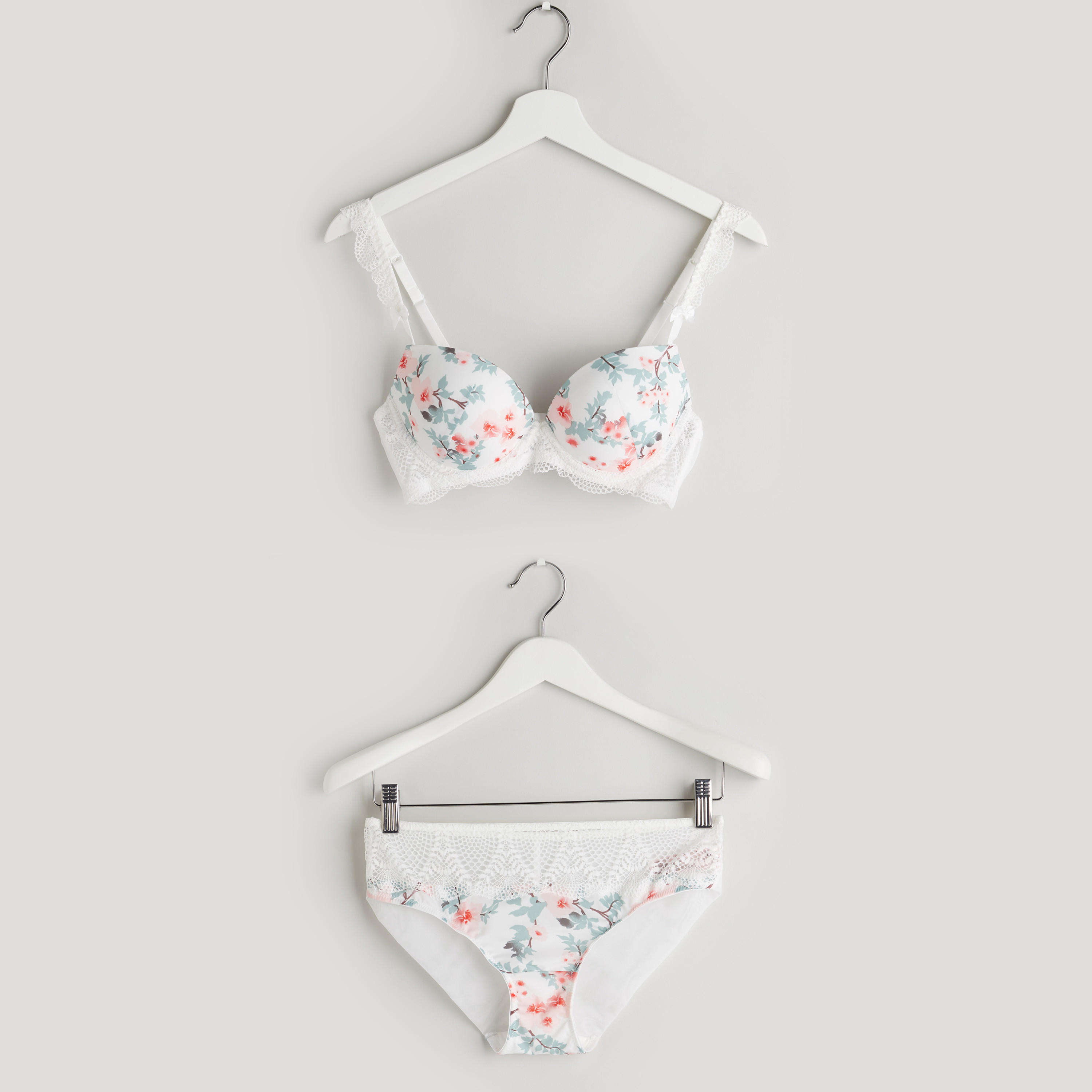 طقم سراويل داخلية وصدريّة بلانج مبطّنة بطبعات زهرية-women-clothing-lingerie-lingeriesets-image-1