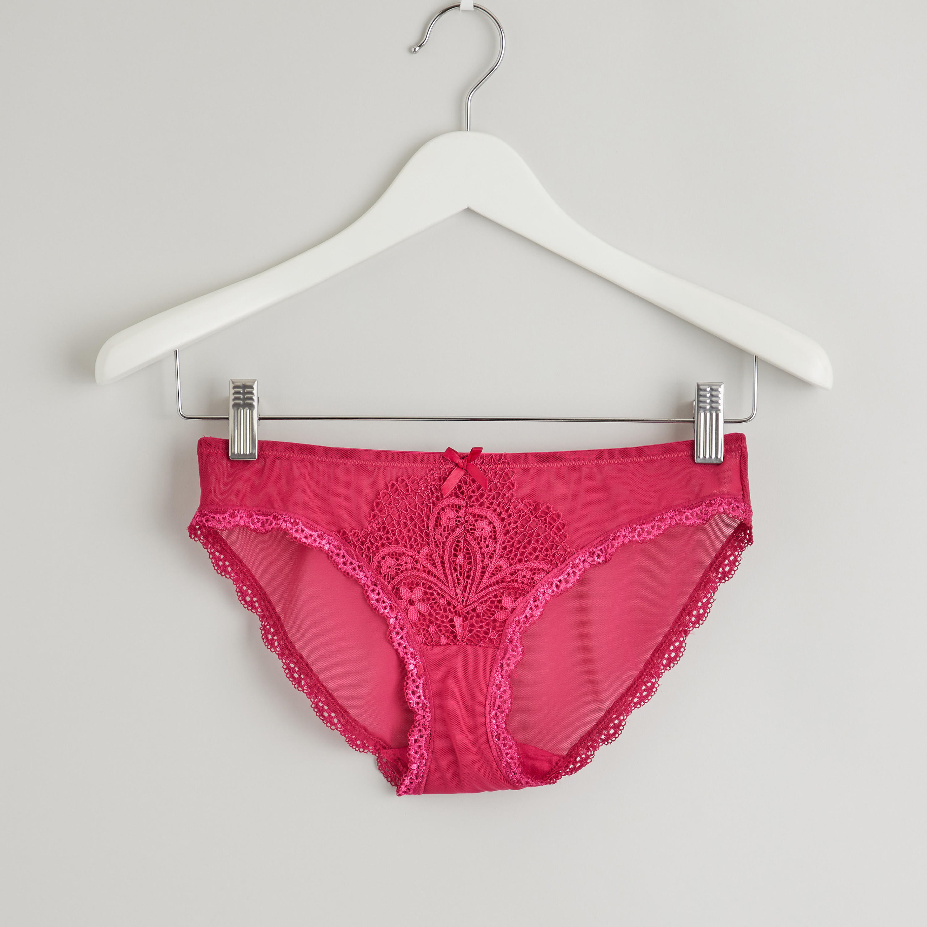 طقم سراويل داخلية وصدريّة مبطّنة بتفاصيل دانتيل-women-clothing-lingerie-lingeriesets-image-4