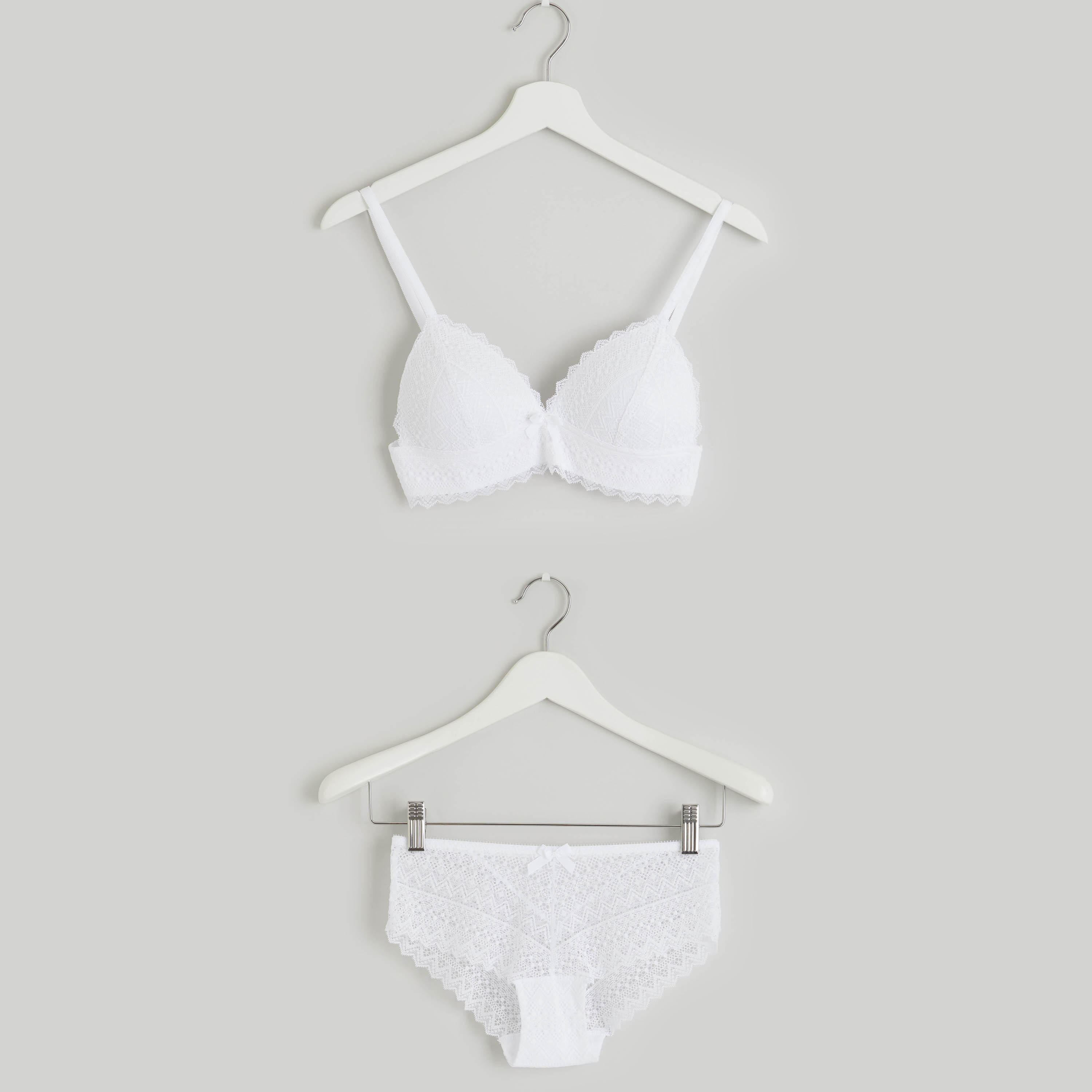 طقم سراويل داخلية وصدريّة مبطّنة بتفاصيل دانتيل-women-clothing-lingerie-lingeriesets-image-1