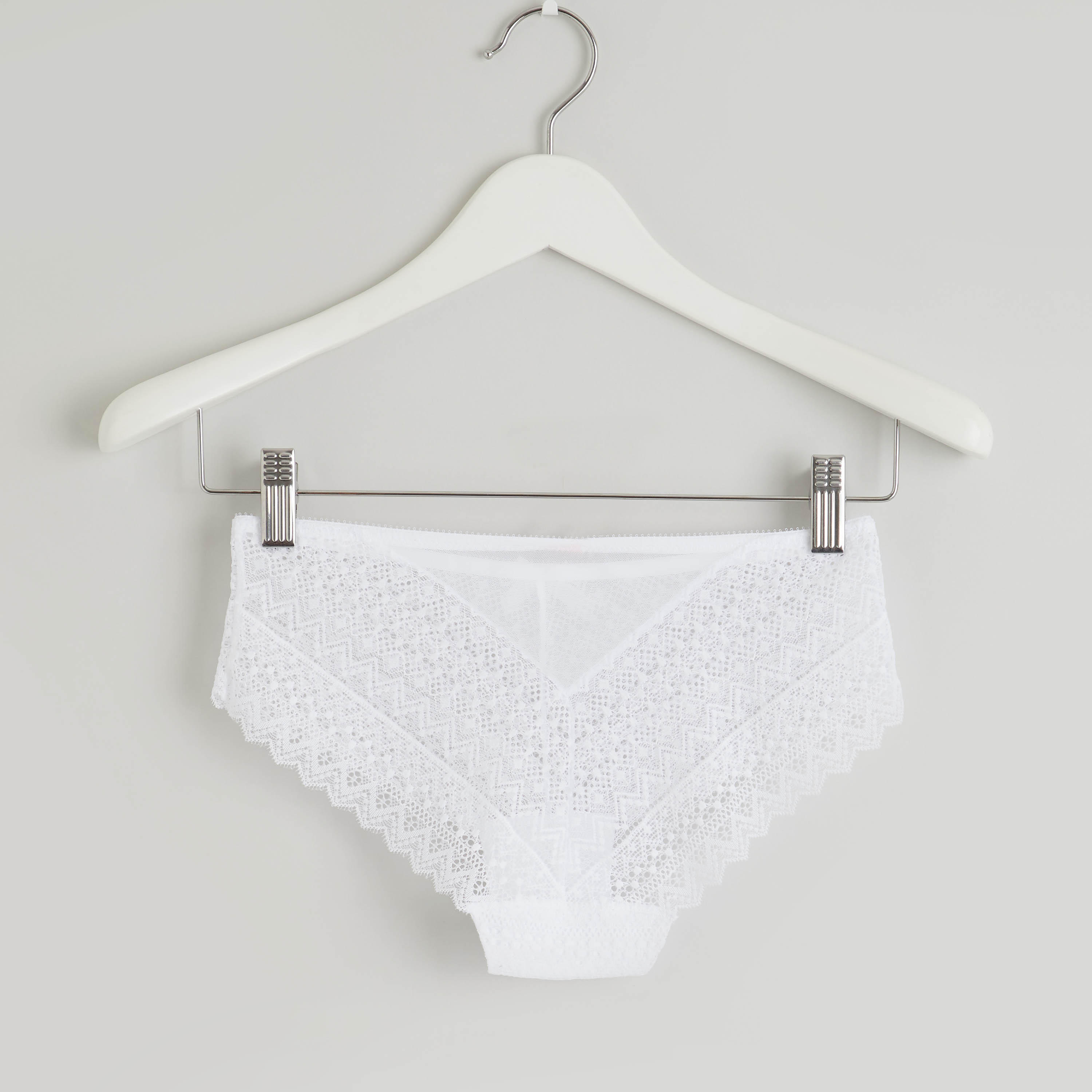 طقم سراويل داخلية وصدريّة مبطّنة بتفاصيل دانتيل-women-clothing-lingerie-lingeriesets-image-5