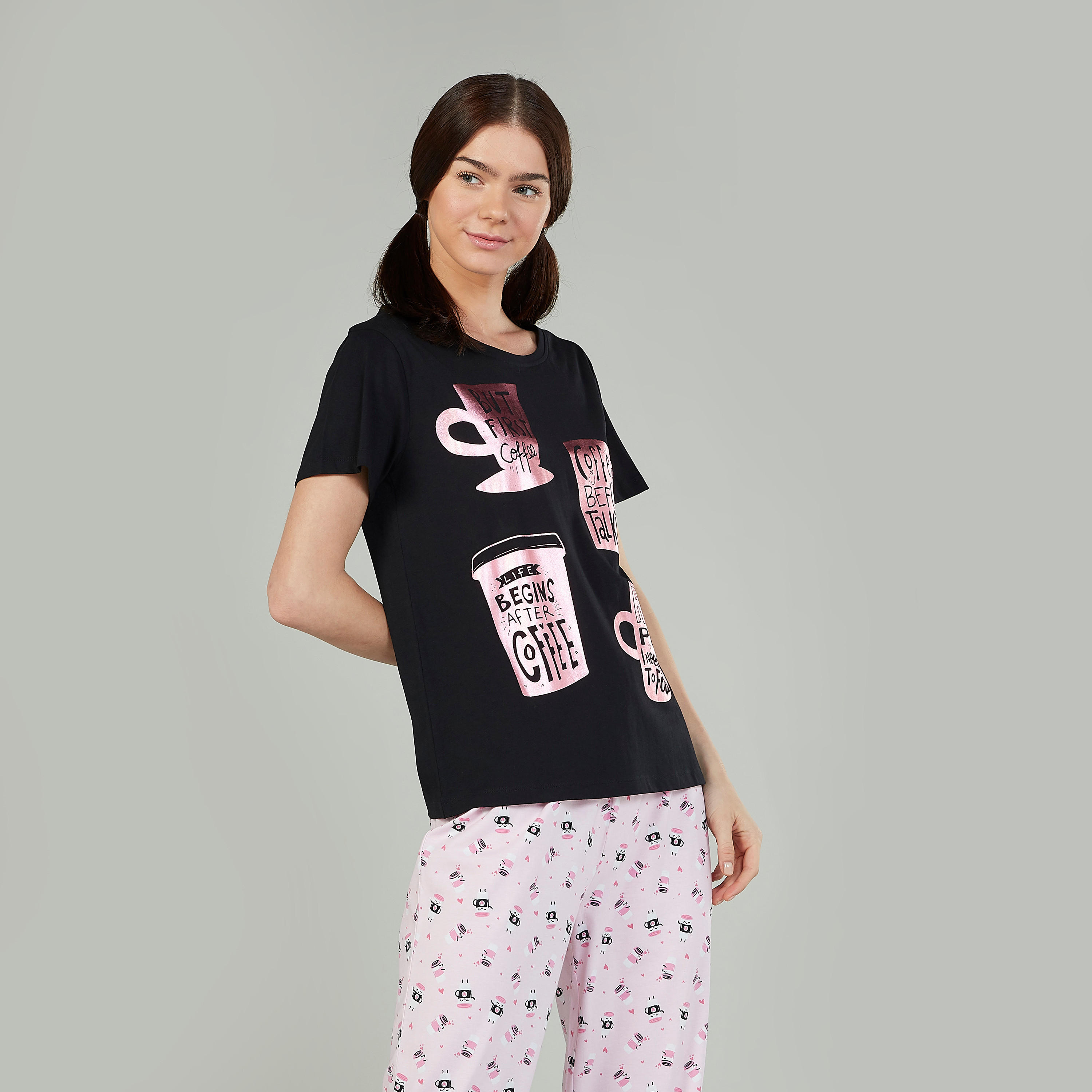 طقم بنطلون بيجاما وتيشيرت بياقة مستديرة وطبعات-women-clothing-nightwear-pyjamas-longsets-image-3