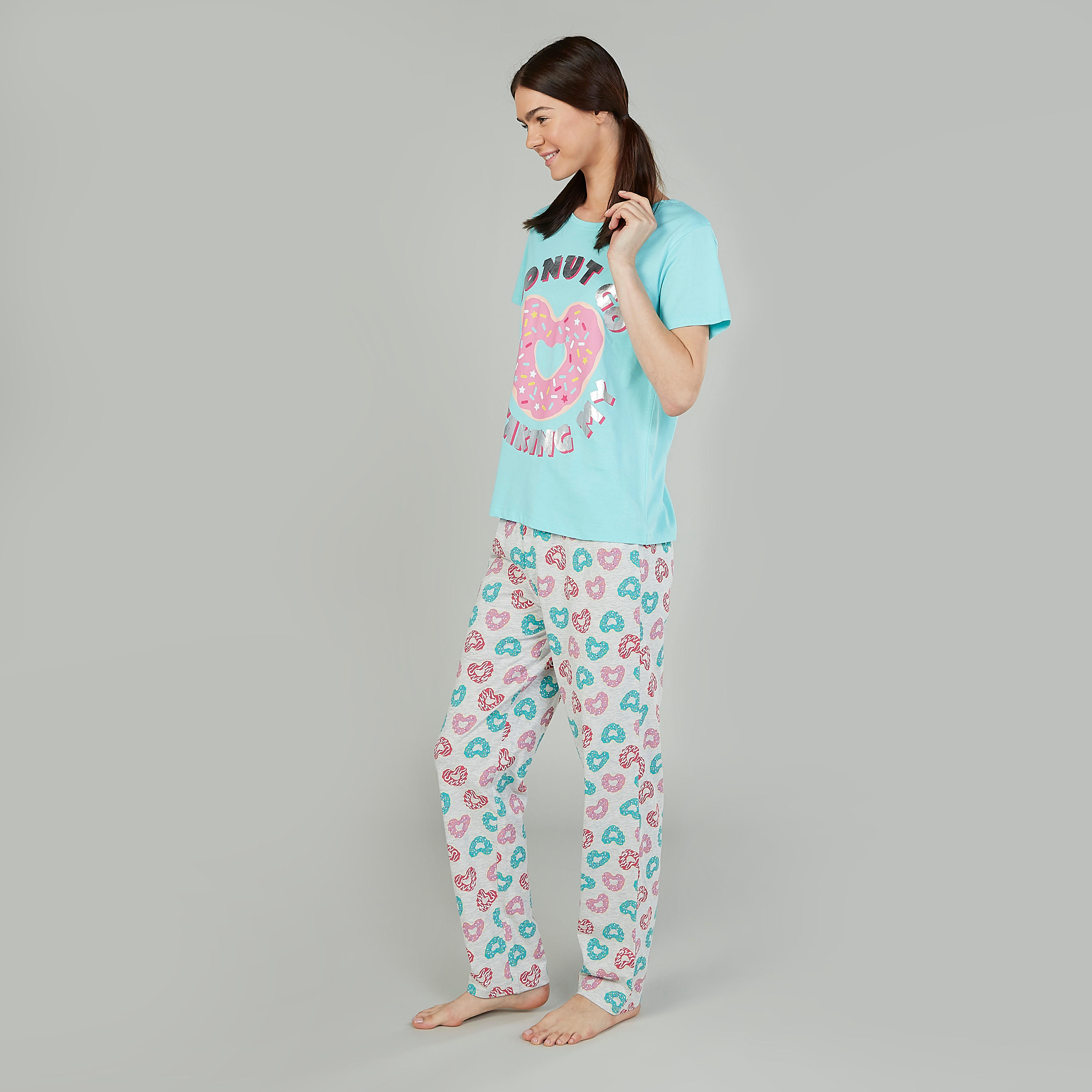 طقم بنطلون بيجاما وتيشيرت بياقة مستديرة وطبعات-women-clothing-nightwear-pyjamas-longsets-image-5