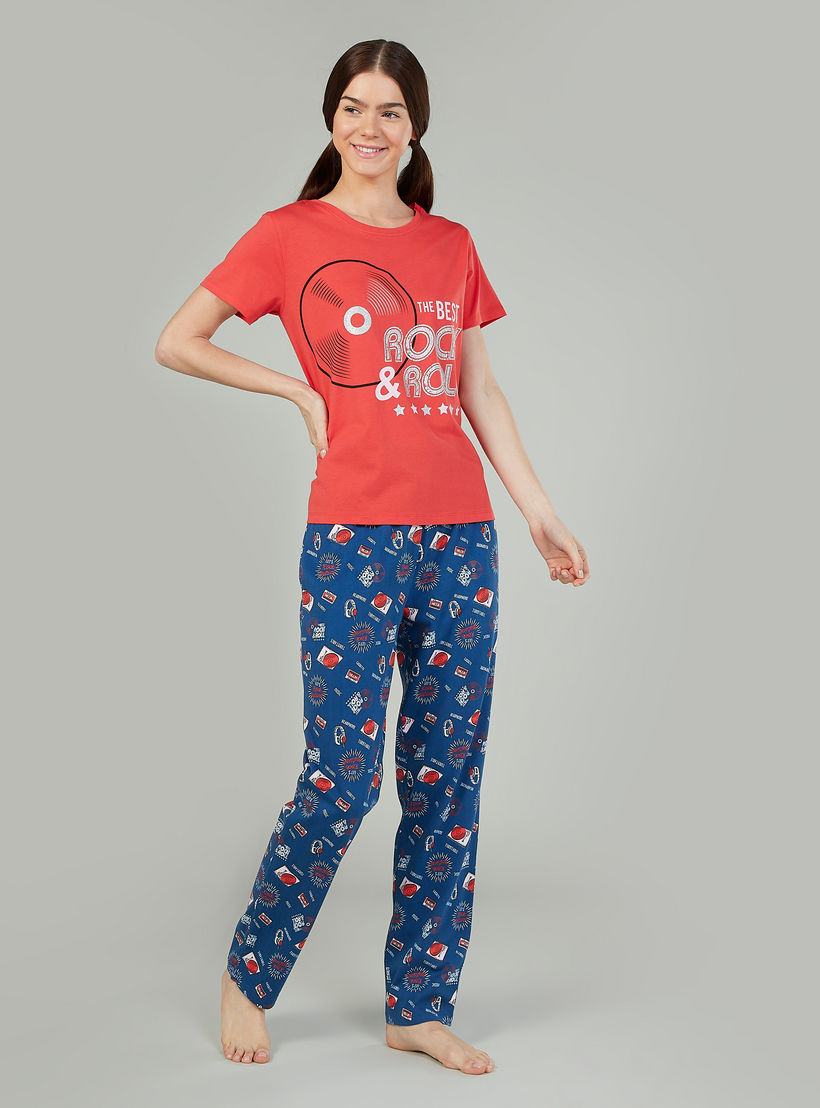 طقم بنطلون بيجاما وتيشيرت بياقة مستديرة وطبعات-women-clothing-nightwear-pyjamas-longsets-image-4