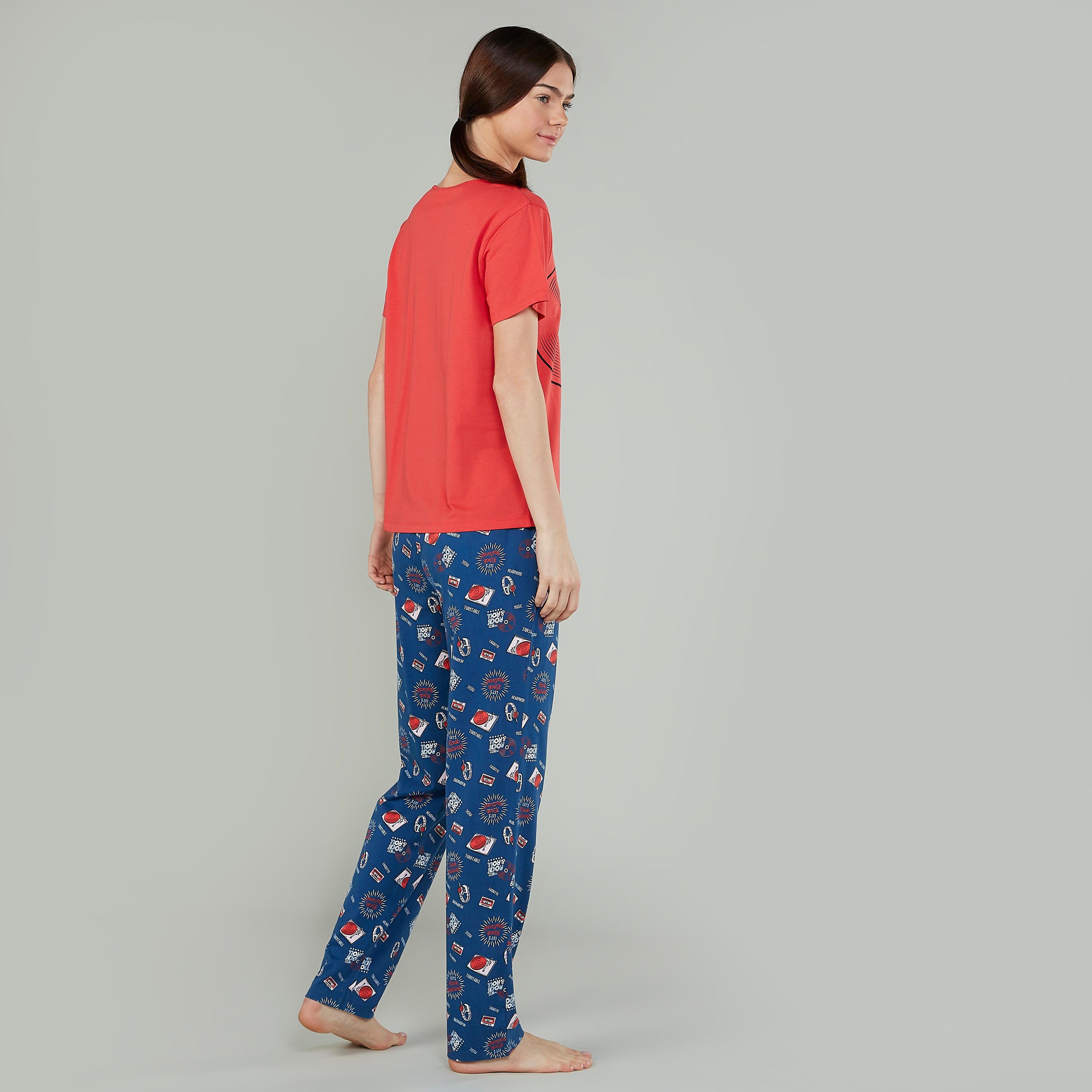 طقم بنطلون بيجاما وتيشيرت بياقة مستديرة وطبعات-women-clothing-nightwear-pyjamas-longsets-image-3