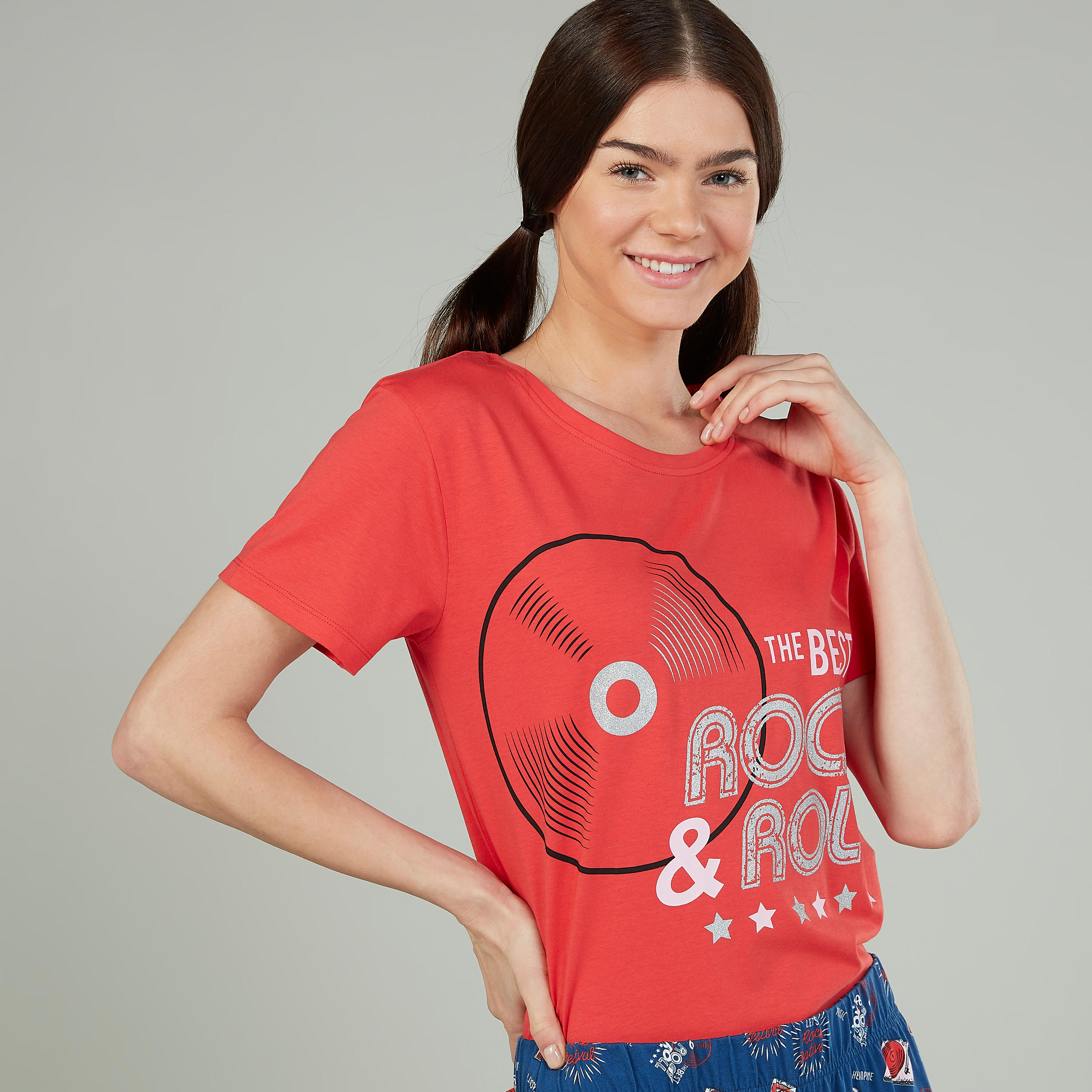 طقم بنطلون بيجاما وتيشيرت بياقة مستديرة وطبعات-women-clothing-nightwear-pyjamas-longsets-image-2