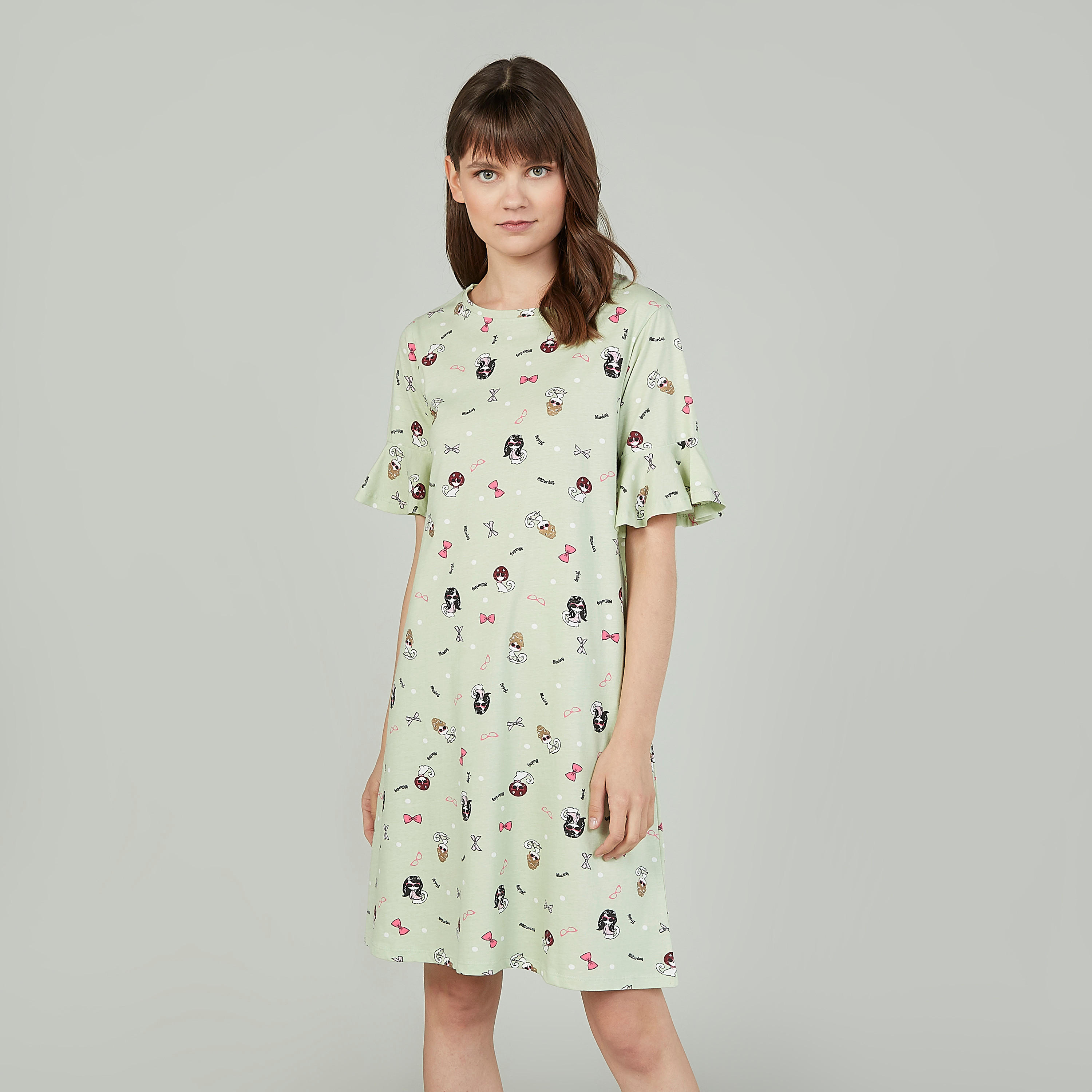 فستان نوم مستدام بأكمام واسعة وطبعات - طقم من قطعتين-women-clothing-nightwear-nighties-image-3