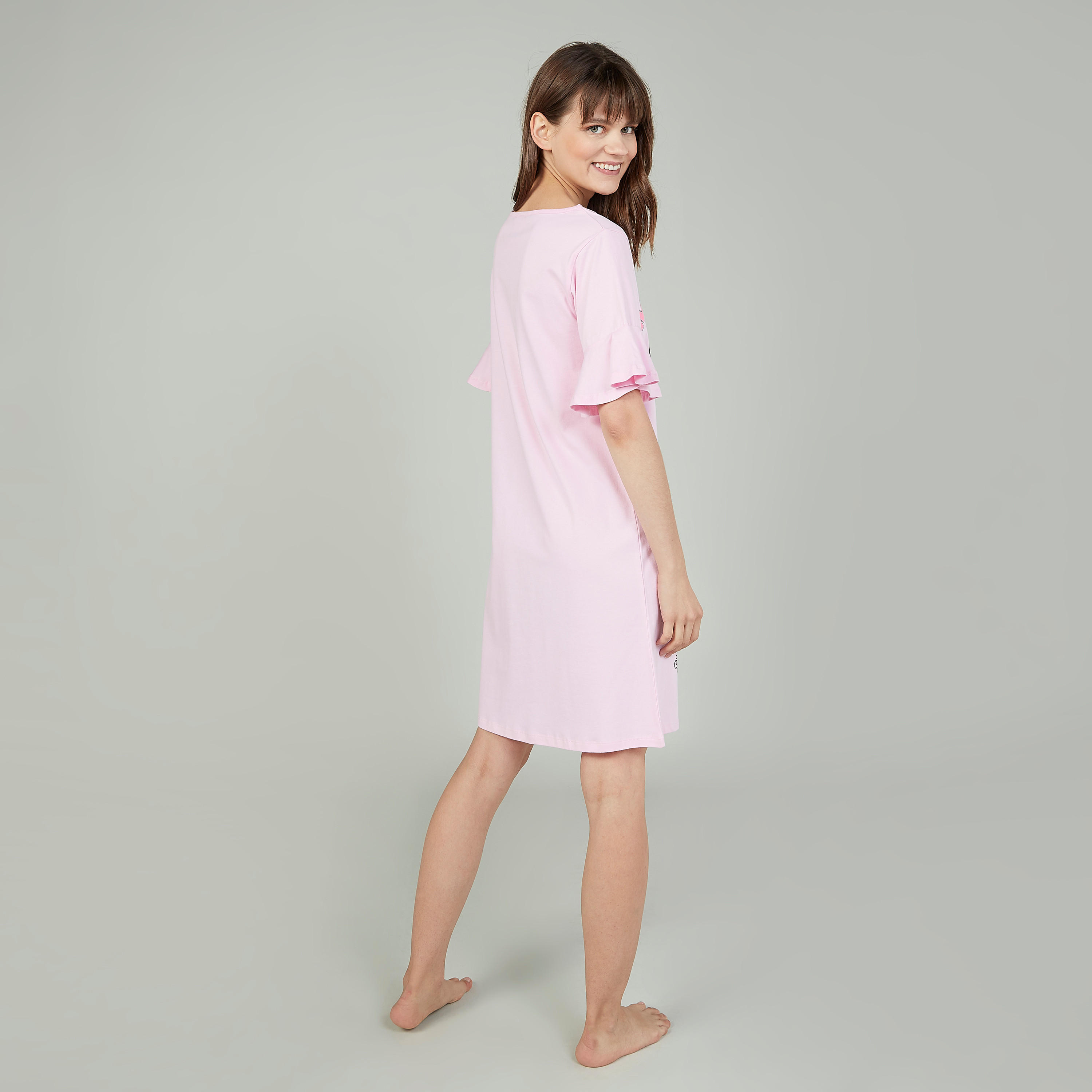 فستان نوم مستدام بأكمام واسعة وطبعات - طقم من قطعتين-women-clothing-nightwear-nighties-image-4