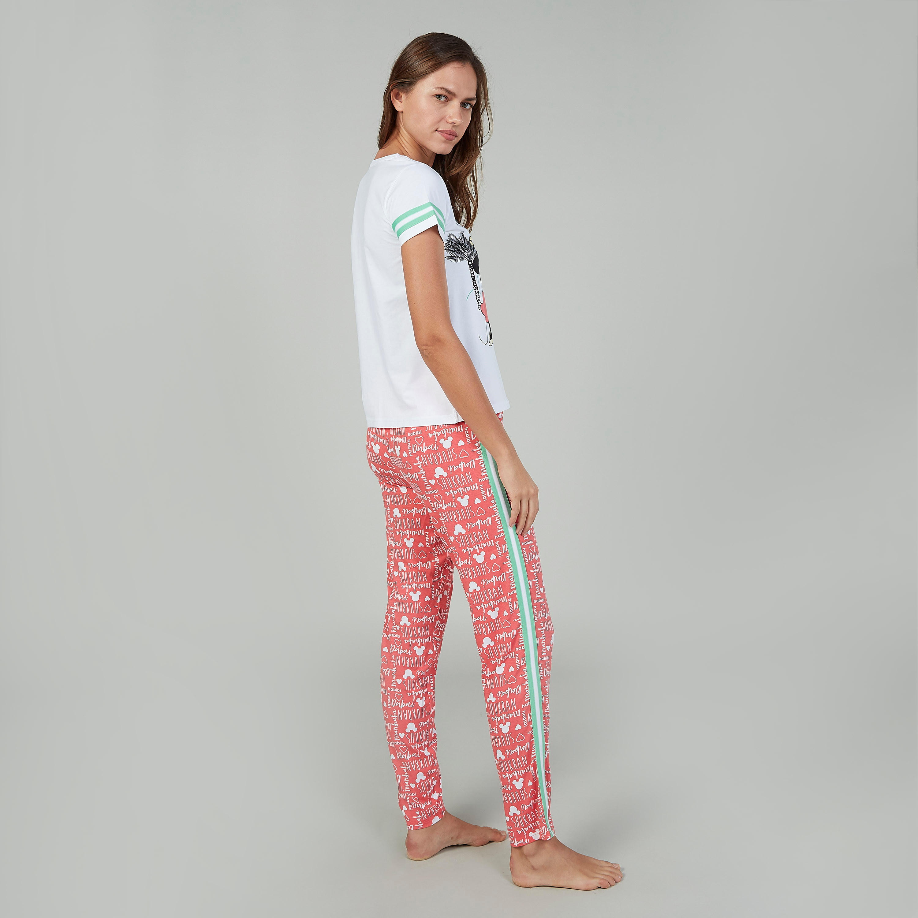 طقم بنطلون رياضي طويل مع تيشيرت بياقة مستديرة وطبعات ميكي ماوس-women-clothing-nightwear-pyjamas-longsets-image-4