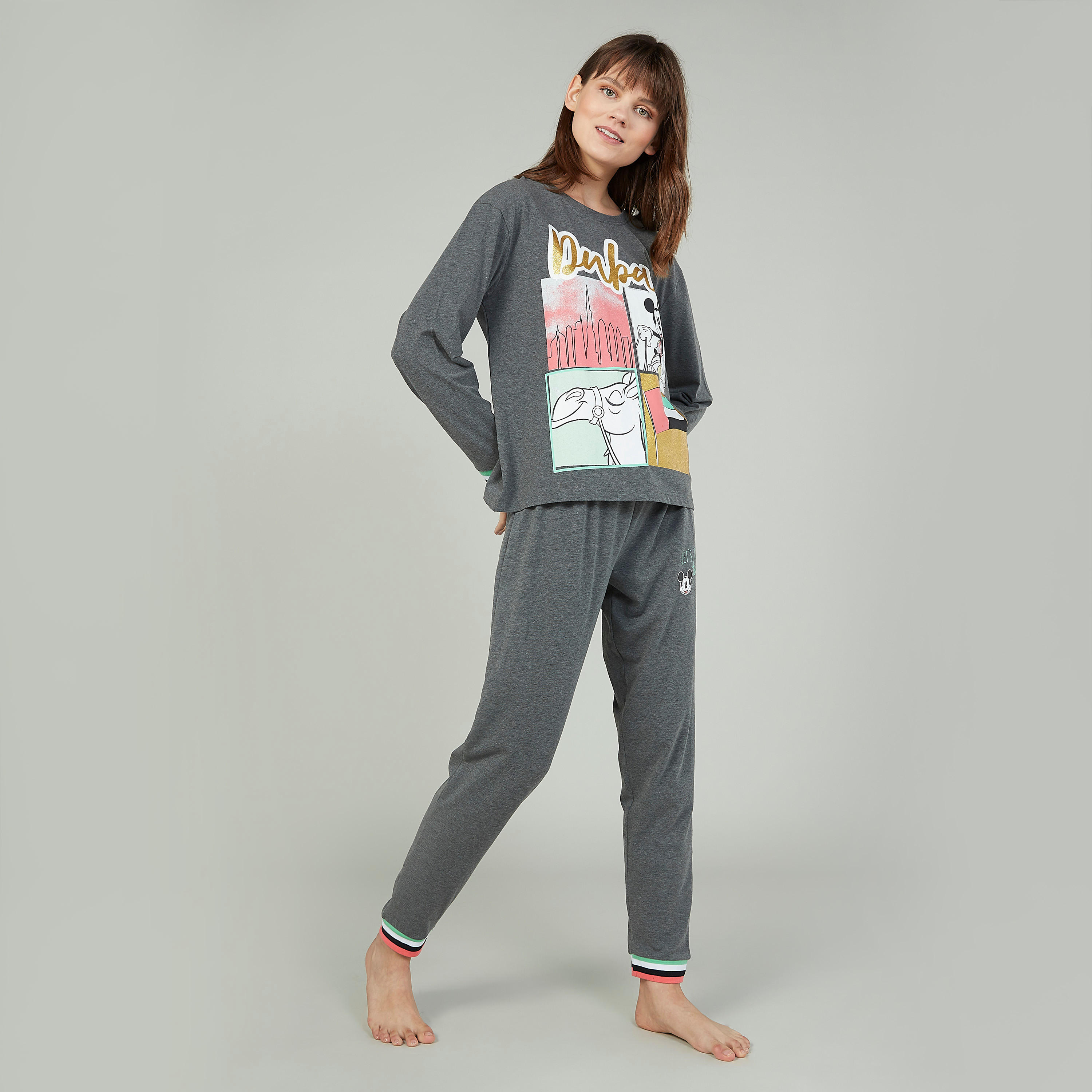 طقم بنطلون رياضي طويل مع تيشيرت بأكمام طويلة وطبعات ميكي ماوس-women-clothing-nightwear-pyjamas-longsets-image-4