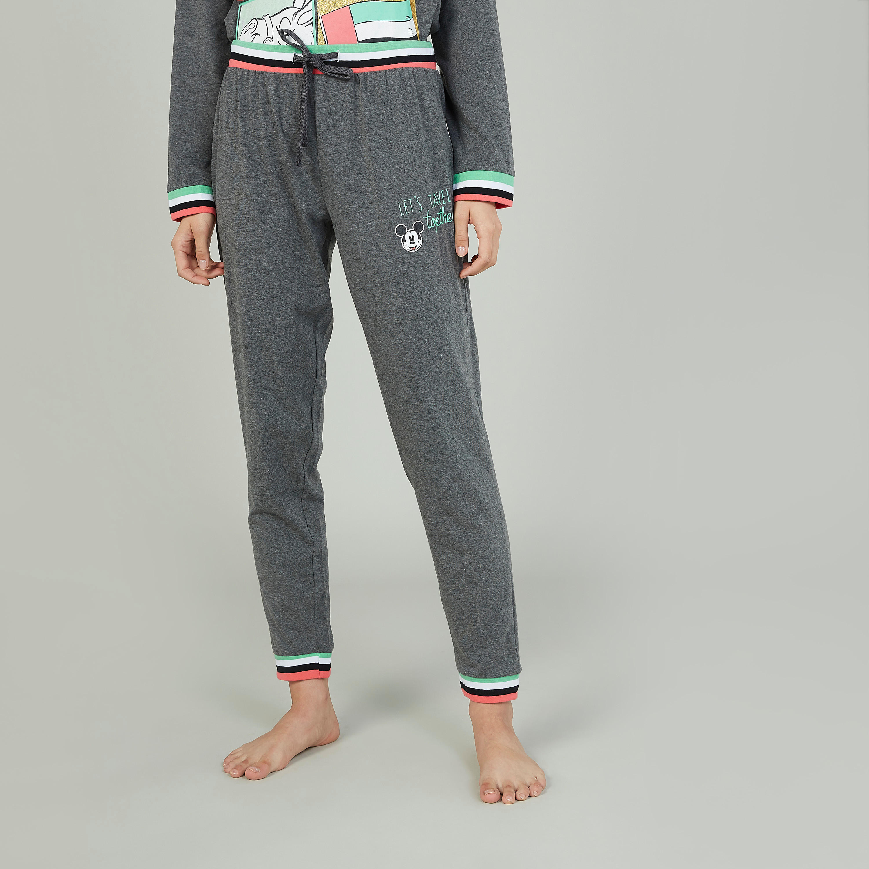 طقم بنطلون رياضي طويل مع تيشيرت بأكمام طويلة وطبعات ميكي ماوس-women-clothing-nightwear-pyjamas-longsets-image-5