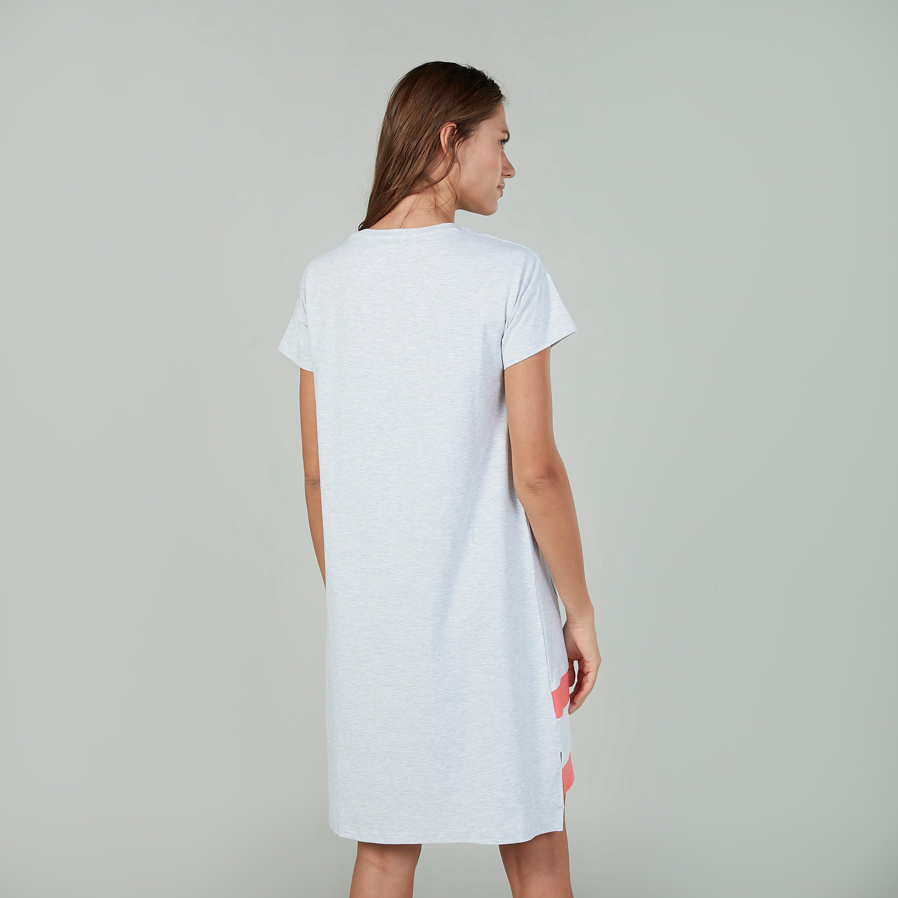قميص نوم بياقة مستديرة وأكمام قصيرة وطبعات ميكي ماوس-women-clothing-nightwear-nighties-image-4