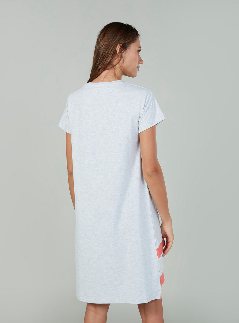 قميص نوم بياقة مستديرة وأكمام قصيرة وطبعات ميكي ماوس-women-clothing-nightwear-nighties-image-4