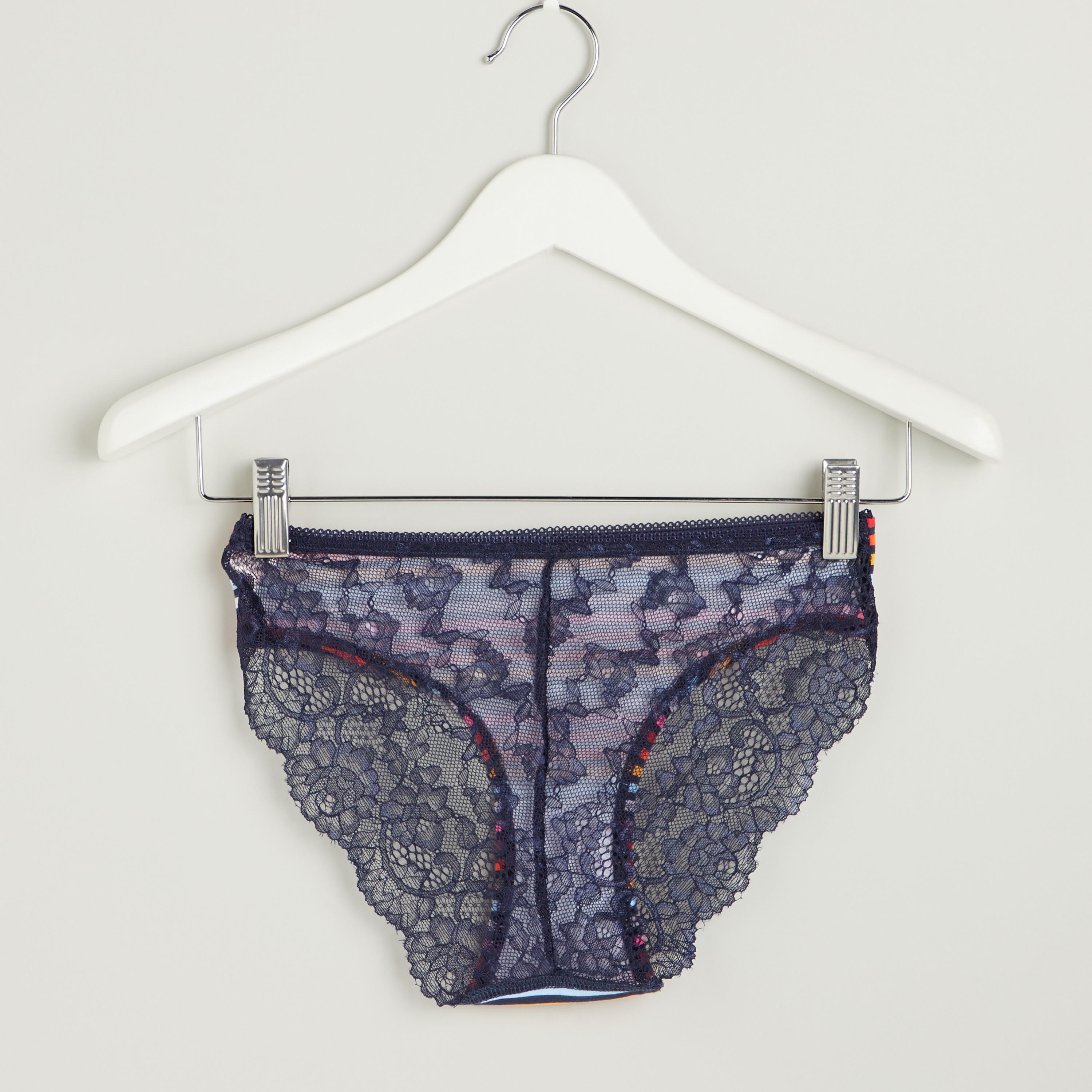 سراويل بيكيني مخططة بخصر مطّاطي وتفاصيل دانتيل-women-clothing-lingerie-panties-image-2
