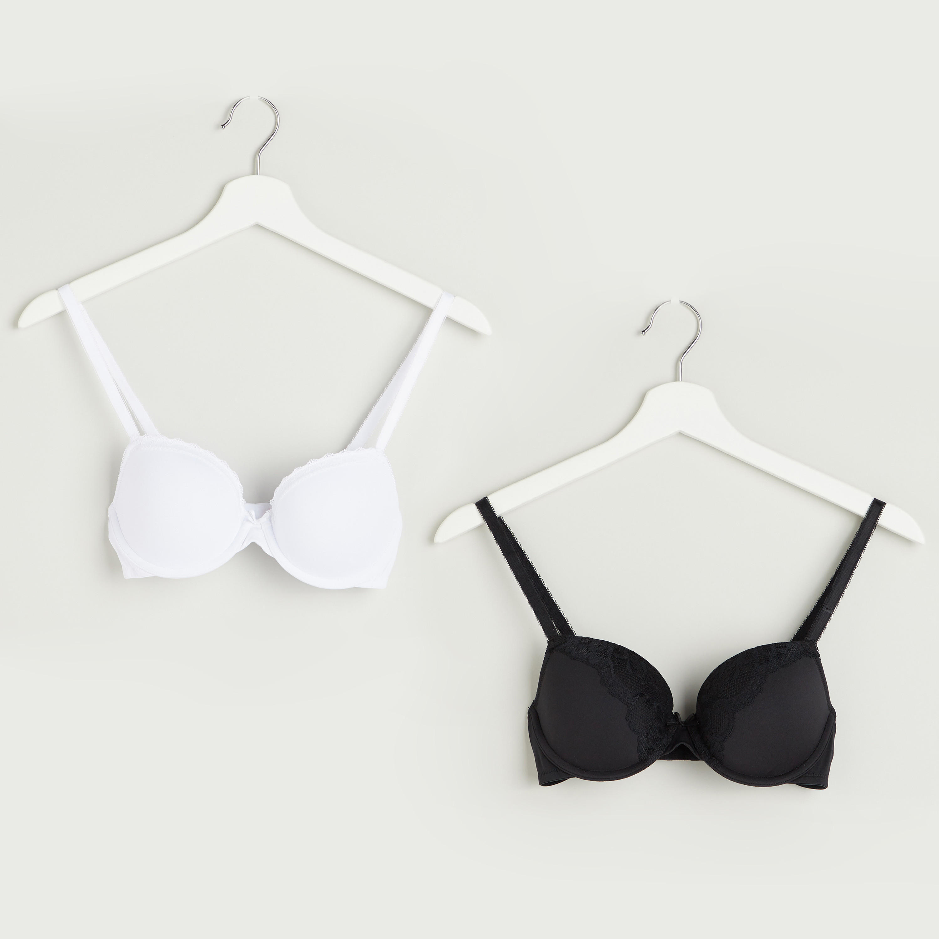صدريّة سادة مبطنة بمشبك إغلاق - طقم من قطعتين-women-clothing-lingerie-bras-image-1