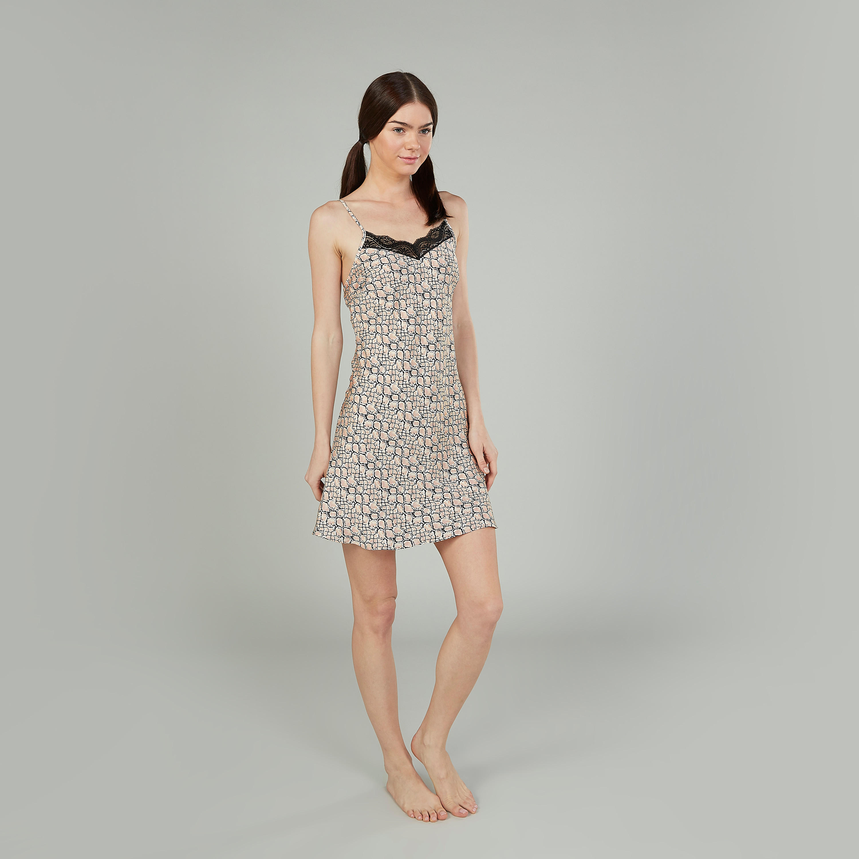 قميص نوم بحمّالات قابلة للتعديل بألوان متنوعة - طقم من قطعتين-women-clothing-nightwear-nighties-image-4
