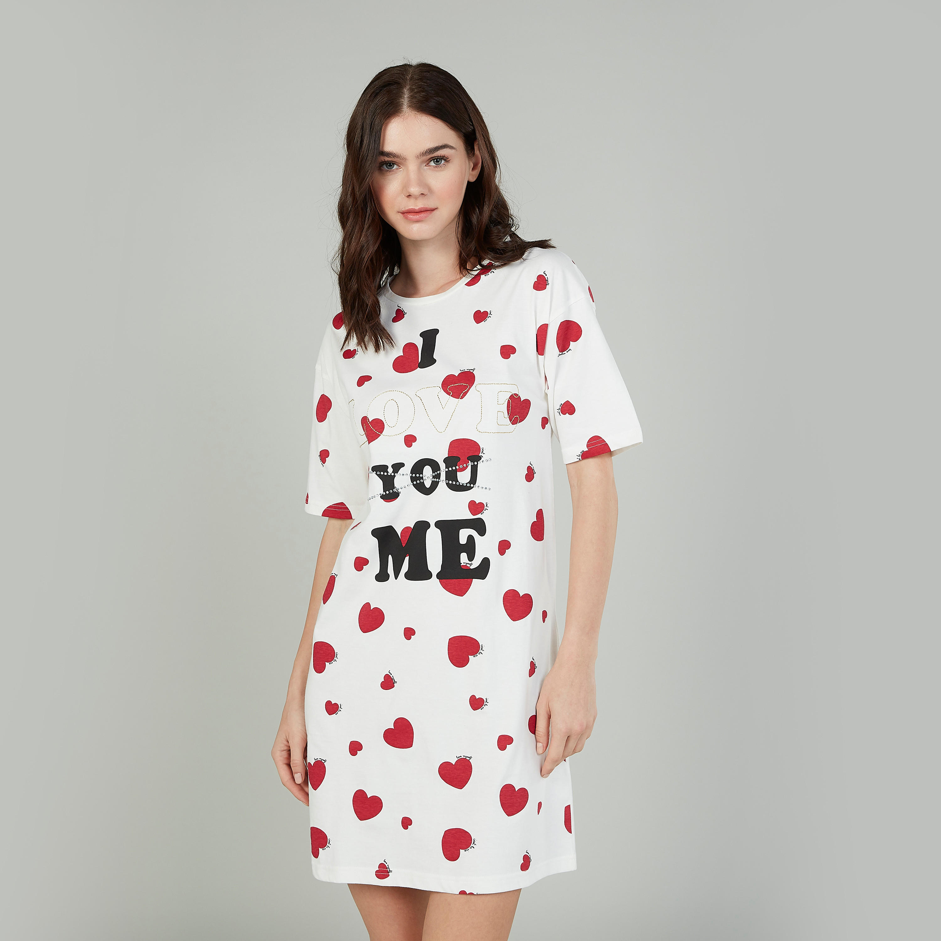قميص نوم مستدام بأكمام قصيرة وياقة ضيقة بطبعات -women-clothing-nightwear-nighties-image-1
