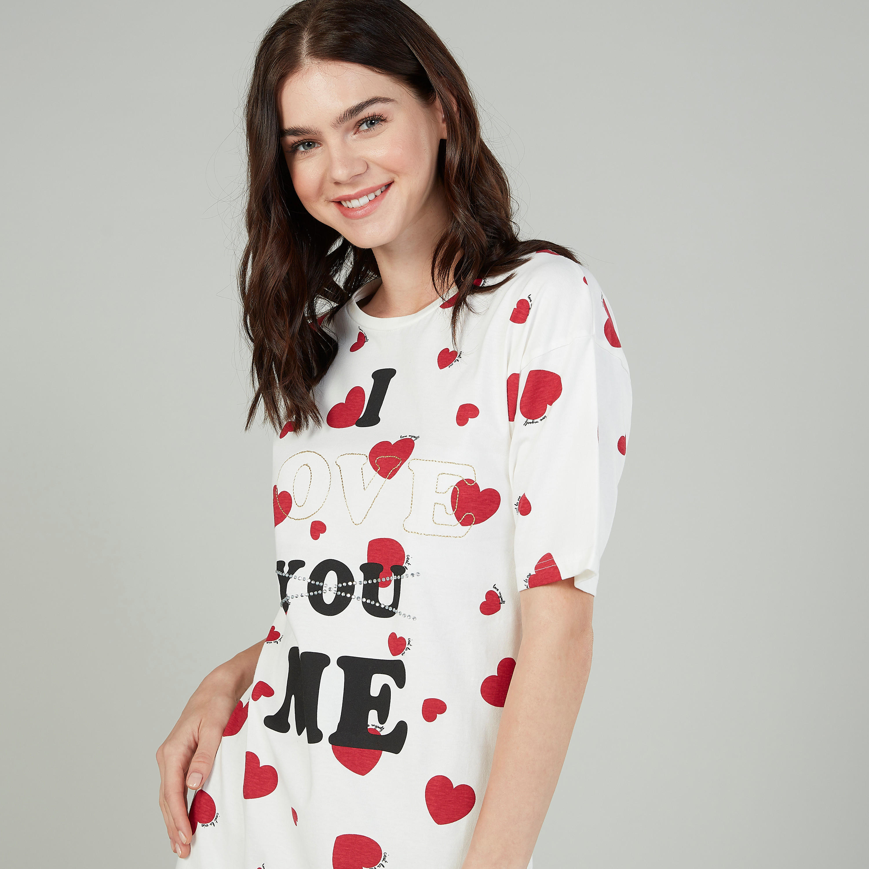 قميص نوم مستدام بأكمام قصيرة وياقة ضيقة بطبعات -women-clothing-nightwear-nighties-image-3