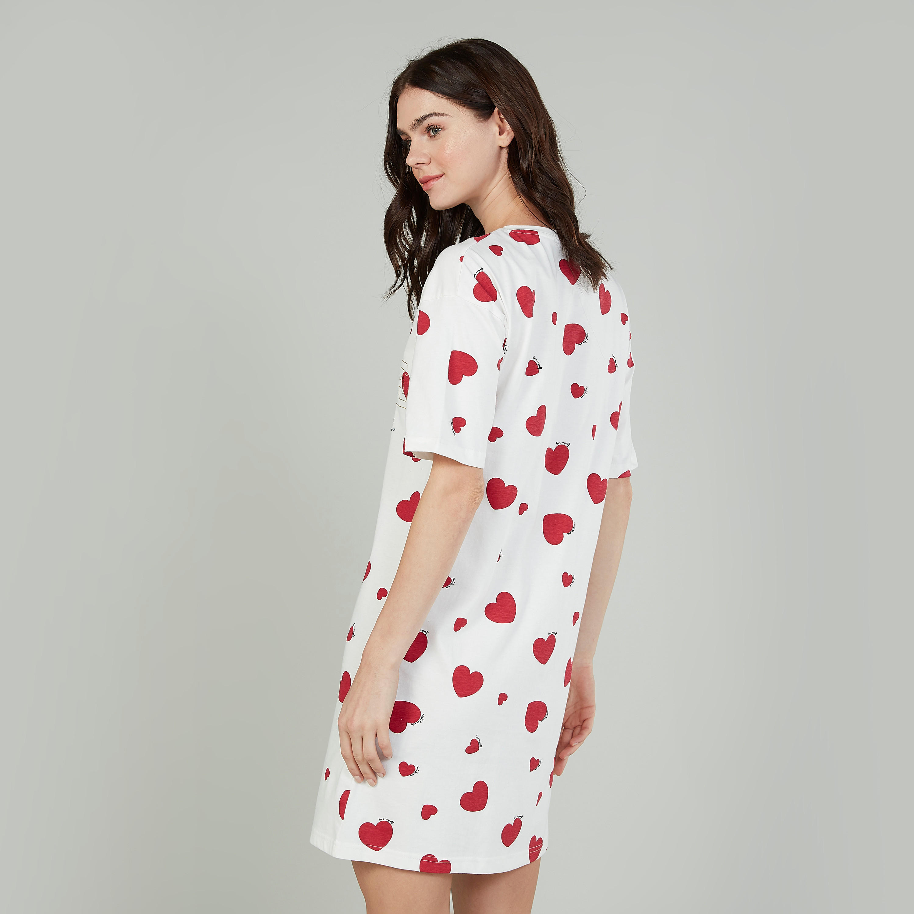 قميص نوم مستدام بأكمام قصيرة وياقة ضيقة بطبعات -women-clothing-nightwear-nighties-image-4