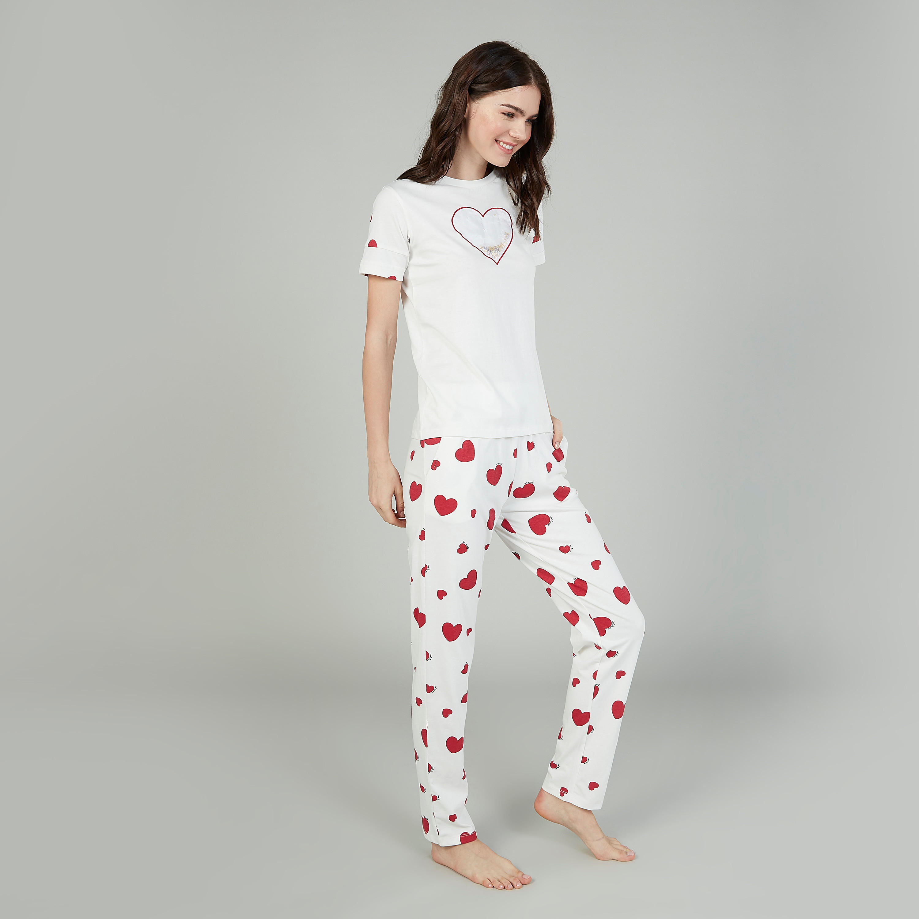 طقم مستدام من بنطلون بيجاما طويل وتيشيرت بياقة مستديرة وطبعات-women-clothing-nightwear-pyjamas-longsets-image-4