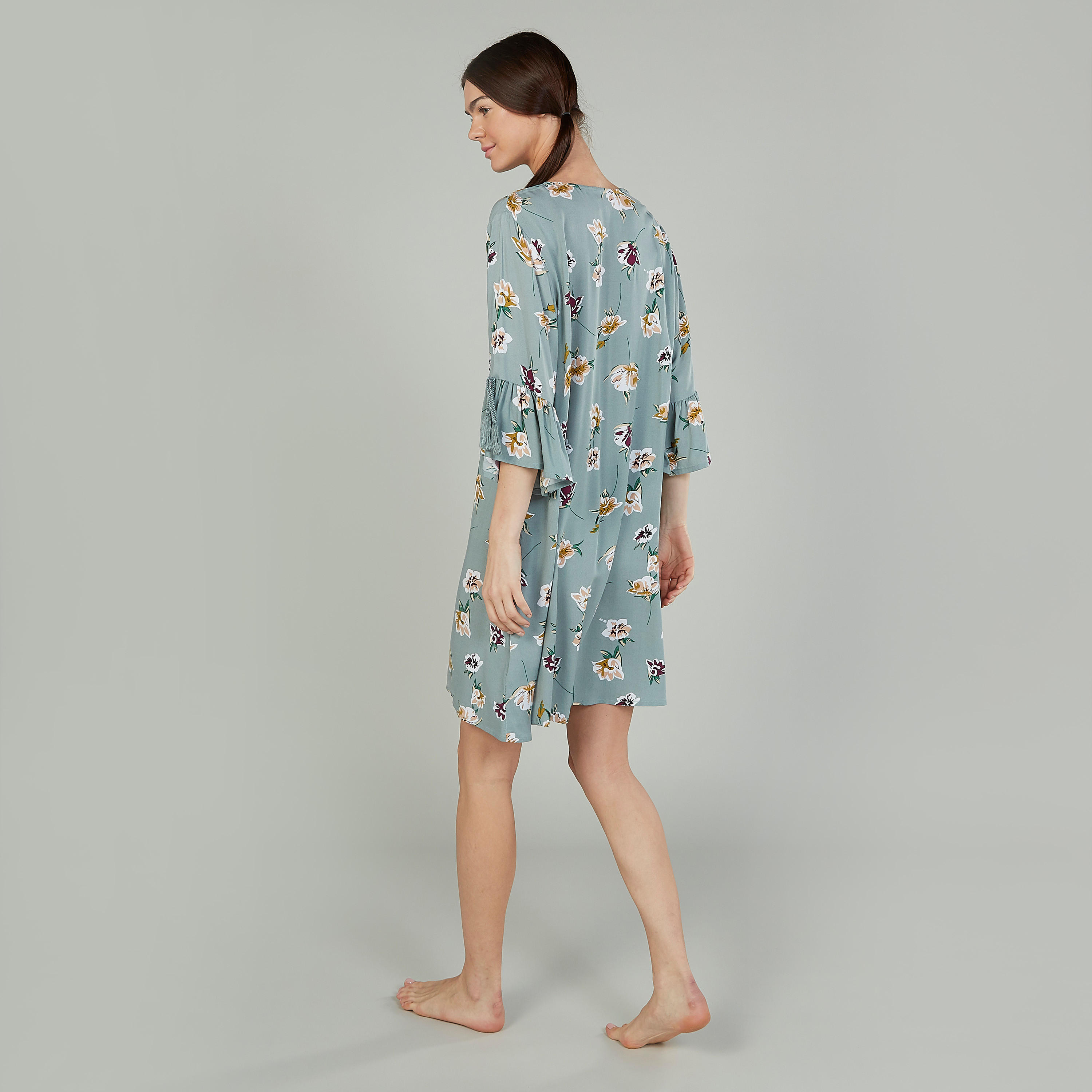 قميص نوم بياقة V وأكمام عريضة وألوان متعدّدة - طقم من قطعتين-women-clothing-nightwear-nighties-image-4
