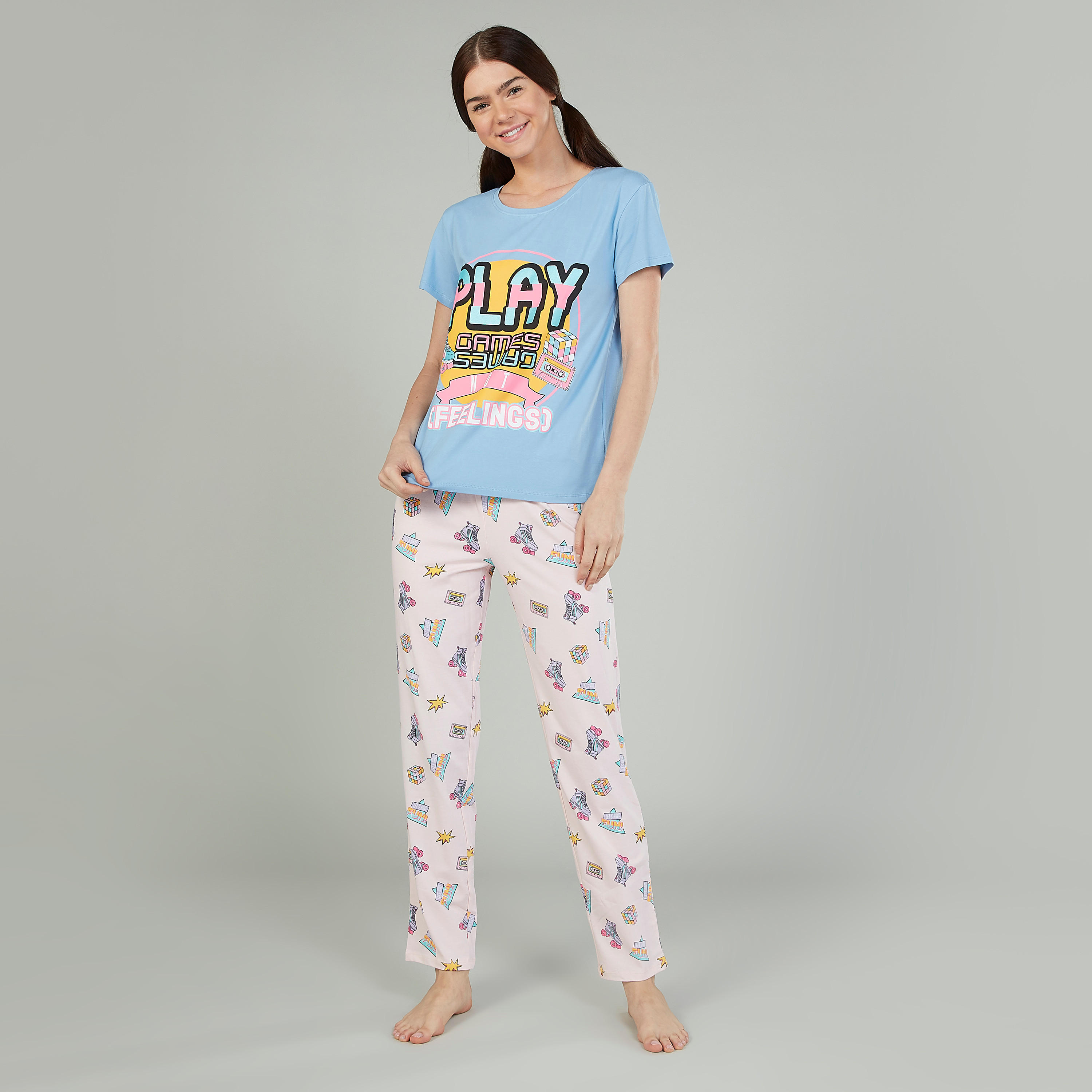 طقم بنطلون بيجاما وقناع للعينين وتيشيرت بياقة مستديرة وطبعات-women-clothing-nightwear-pyjamas-longsets-image-1
