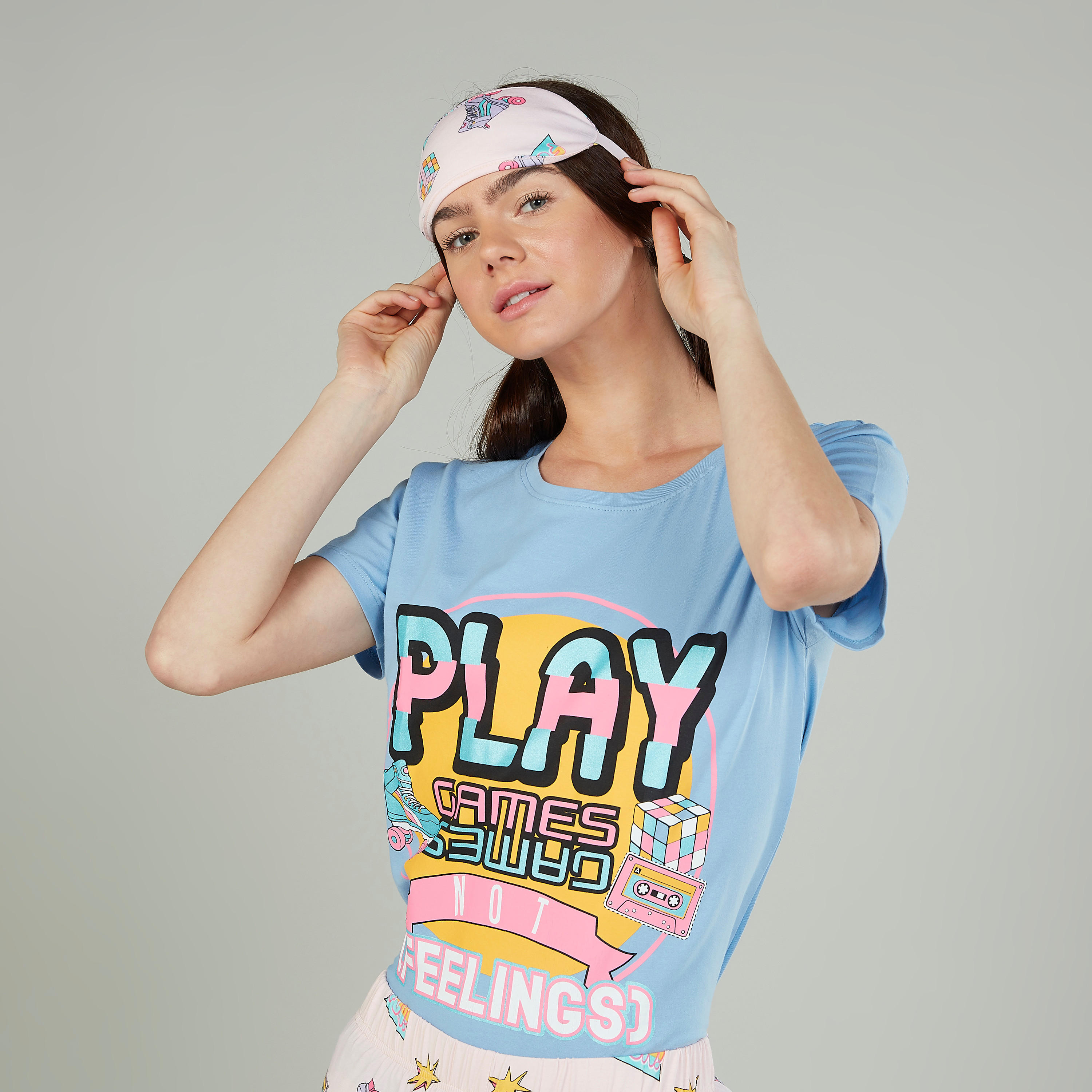طقم بنطلون بيجاما وقناع للعينين وتيشيرت بياقة مستديرة وطبعات-women-clothing-nightwear-pyjamas-longsets-image-3