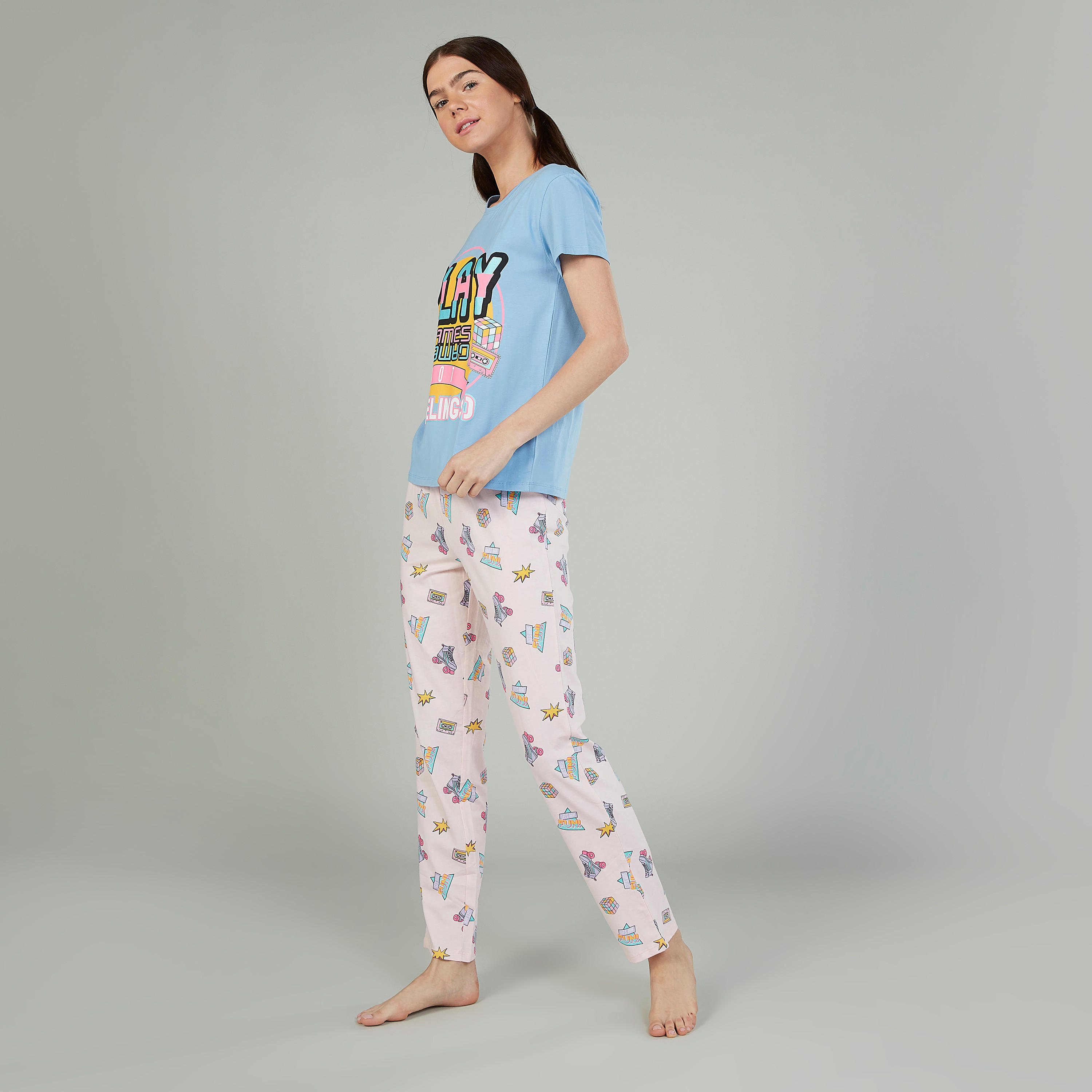 طقم بنطلون بيجاما وقناع للعينين وتيشيرت بياقة مستديرة وطبعات-women-clothing-nightwear-pyjamas-longsets-image-5