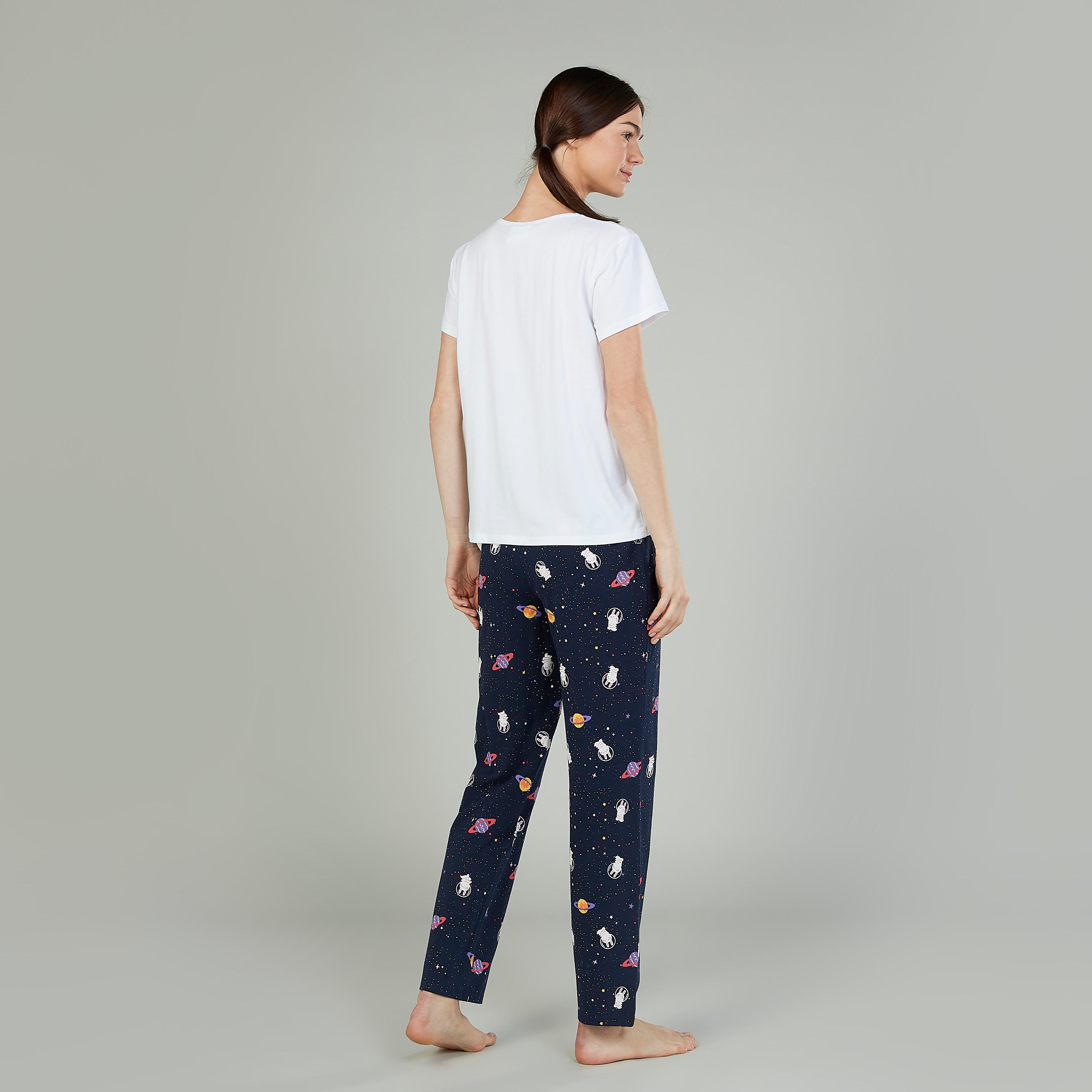 طقم بنطلون بيجاما وقناع للعينين وتيشيرت بياقة مستديرة وطبعات-women-clothing-nightwear-pyjamas-longsets-image-2