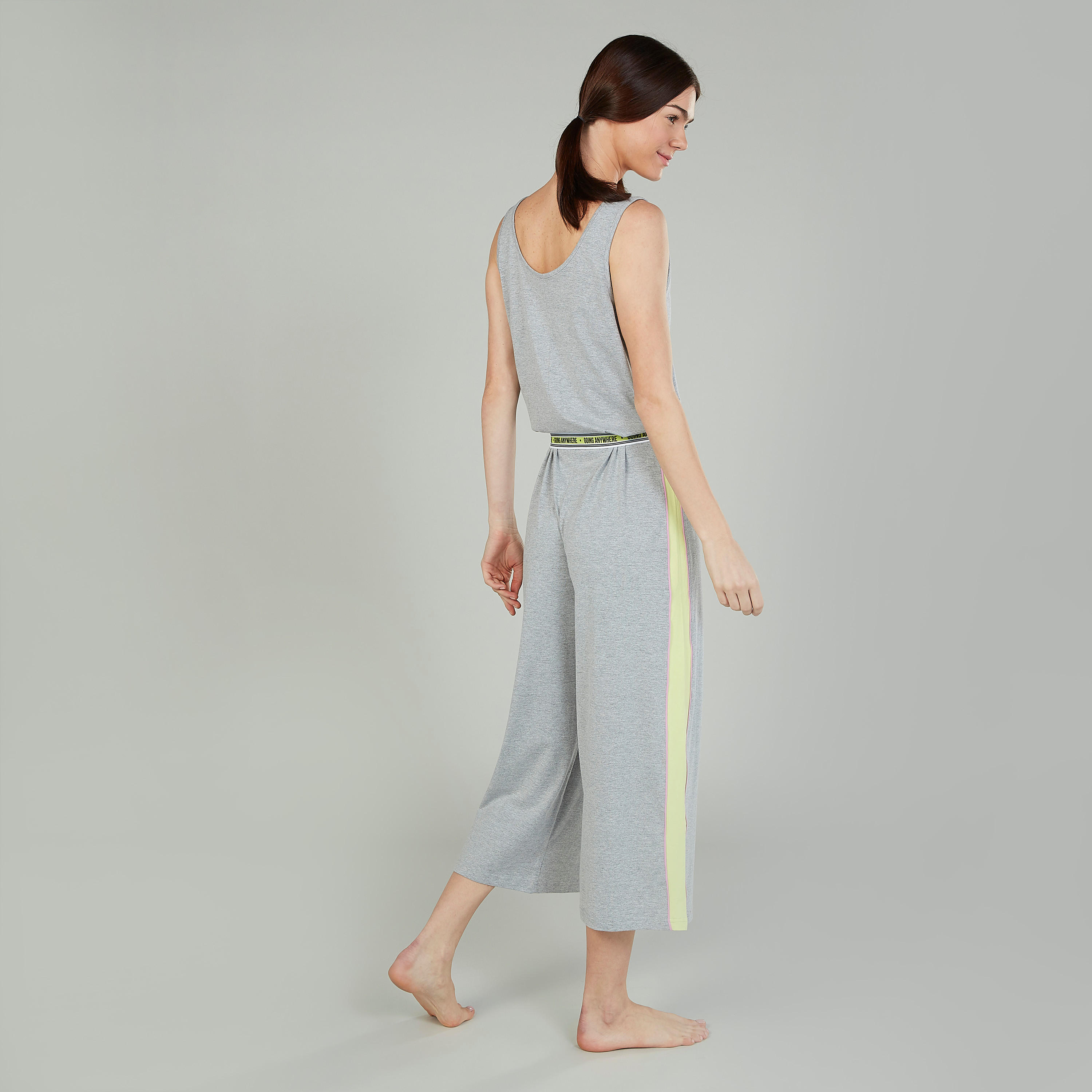 أفرول دون أكمام بياقة V وأربطة وطبعات-women-clothing-nightwear-nighties-image-2