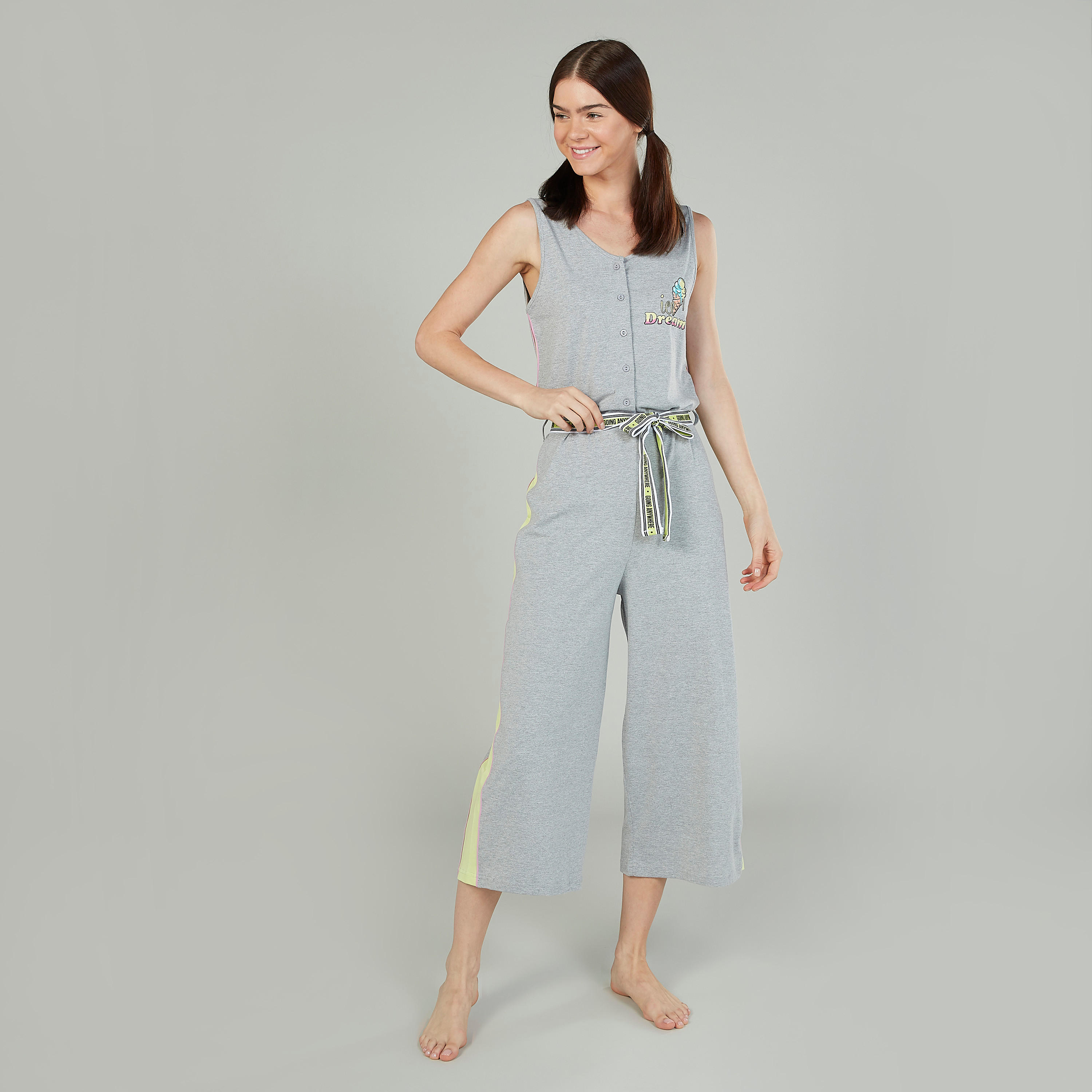 أفرول دون أكمام بياقة V وأربطة وطبعات-women-clothing-nightwear-nighties-image-4