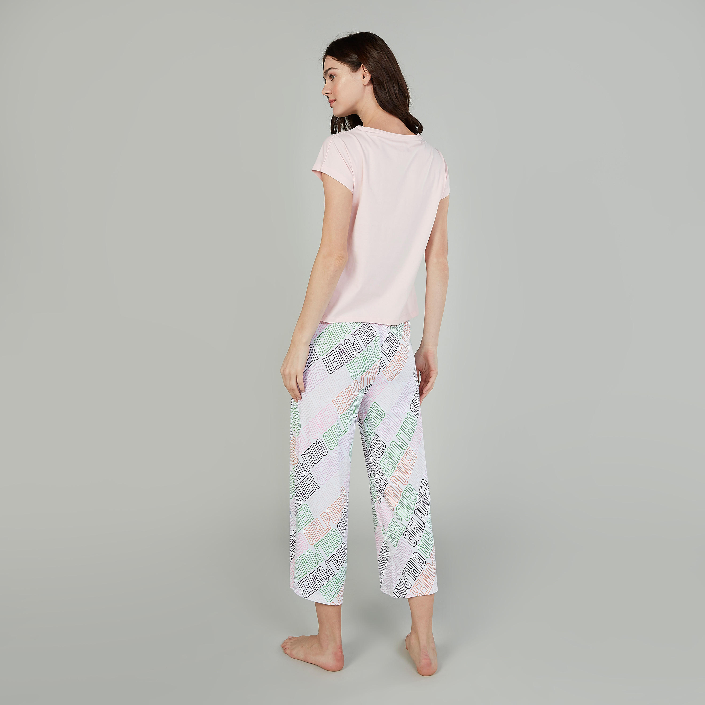 طقم بنطلون بيجاما قصير وتيشيرت بياقة ضيّقة وطبعات-women-clothing-nightwear-pyjamas-longsets-image-5