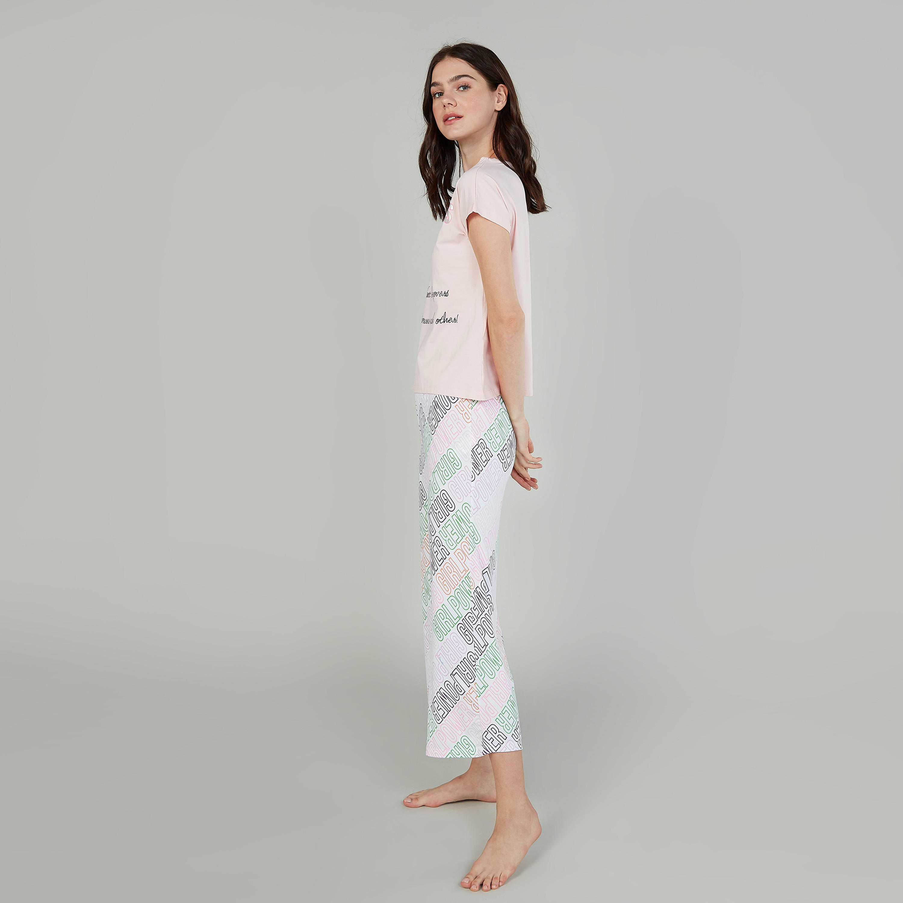 طقم بنطلون بيجاما قصير وتيشيرت بياقة ضيّقة وطبعات-women-clothing-nightwear-pyjamas-longsets-image-3