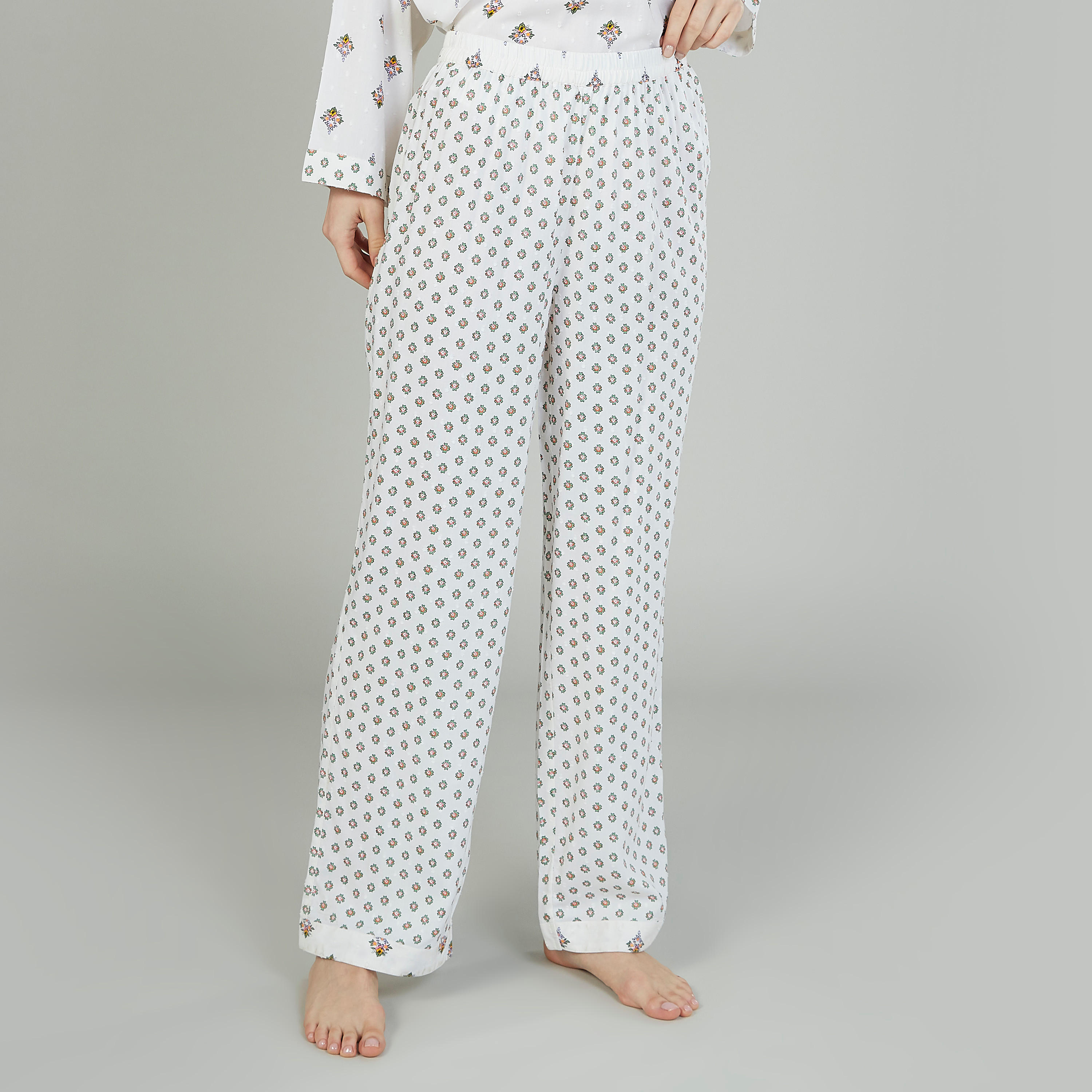 طقم بنطلون بيجاما وبلوزة بياقة V وطبعات-women-clothing-nightwear-pyjamas-longsets-image-2