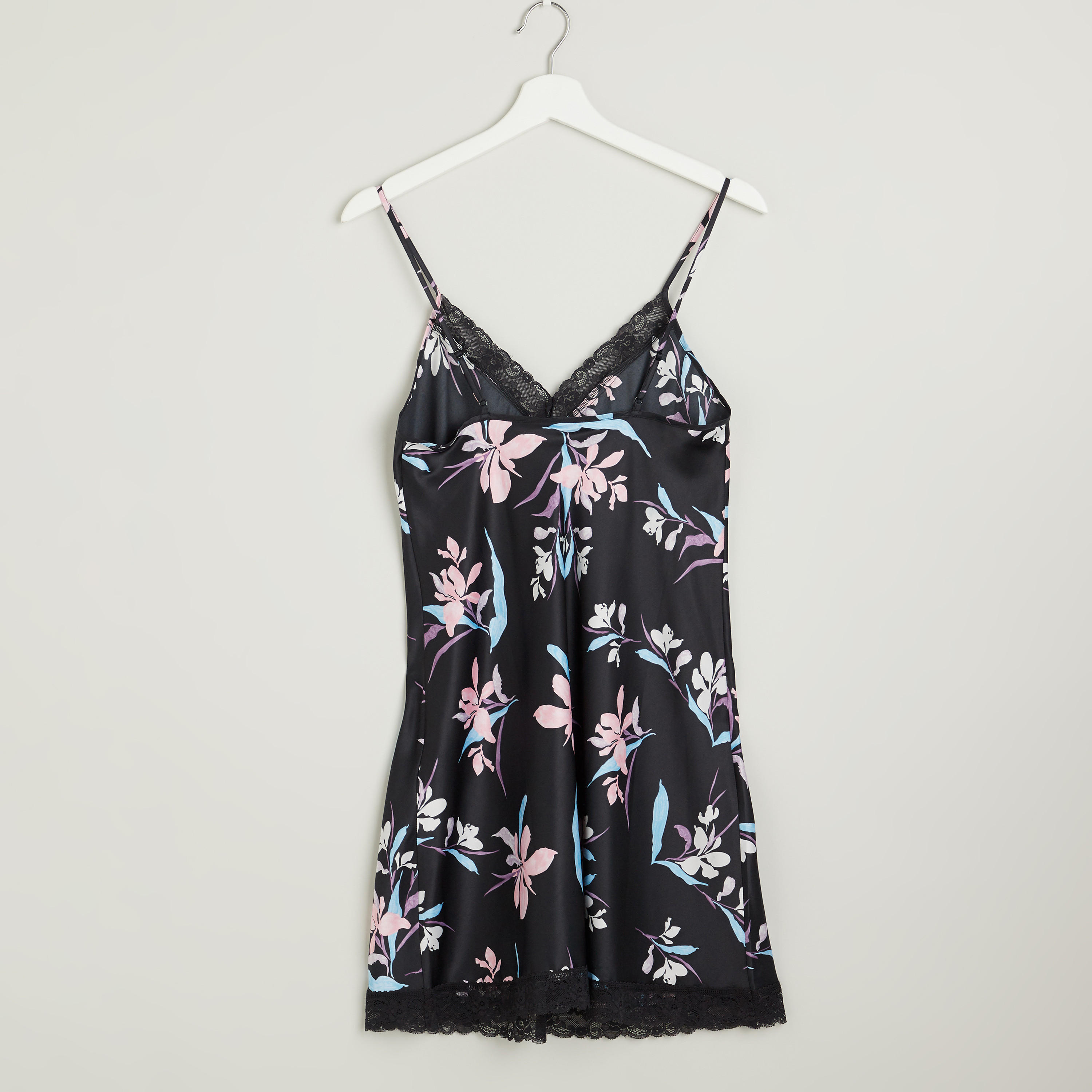 قميص نوم بياقة V وتفاصيل دانتيل وطبعات-women-clothing-nightwear-nighties-image-3