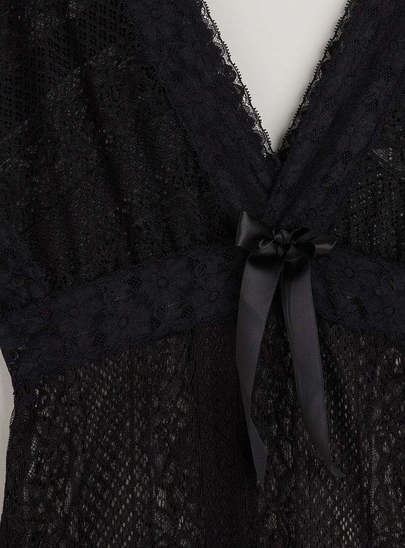 فستان نوم دانتيل بياقة V مع ثونج-women-clothing-nightwear-nighties-image-3