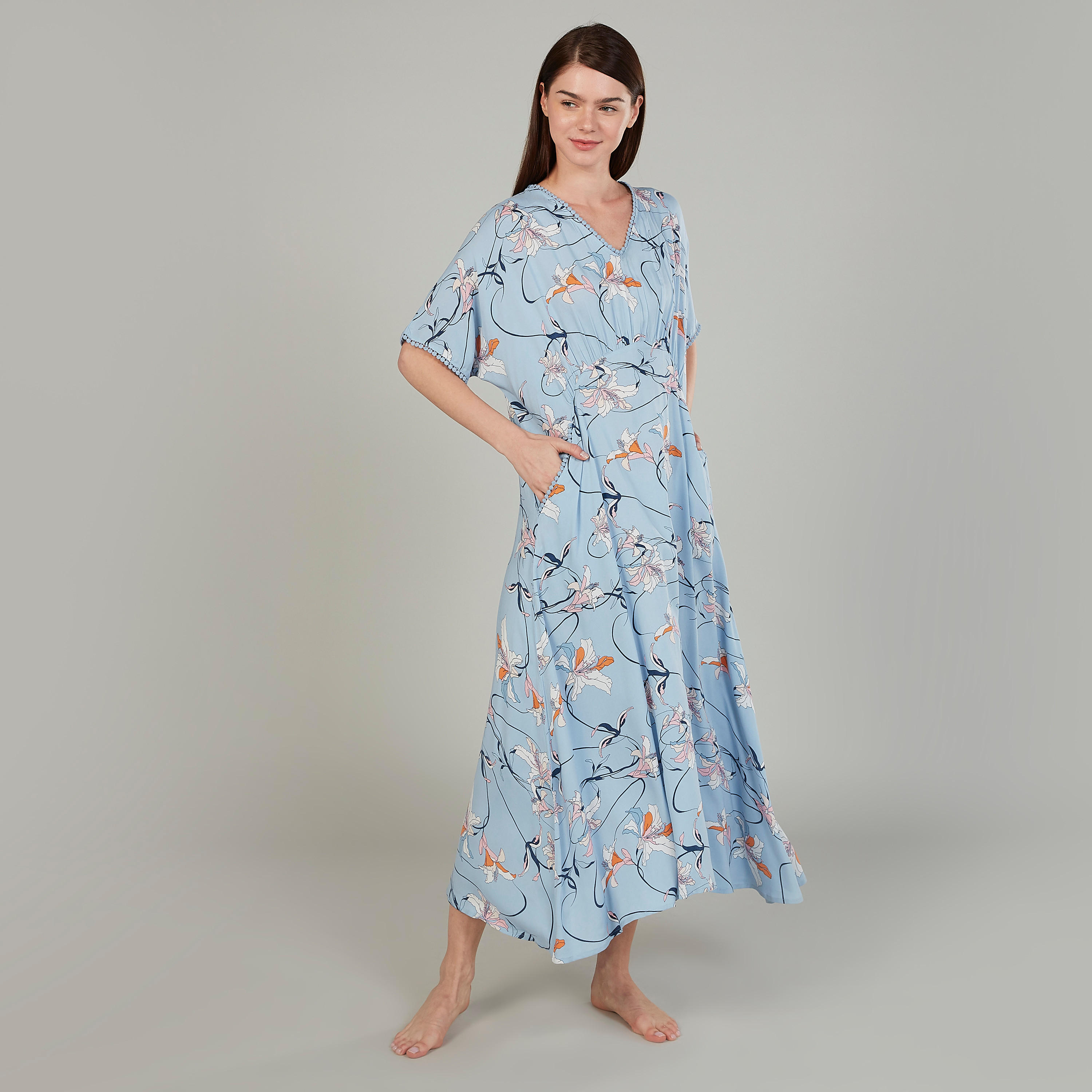 قميص نوم بياقة V وجيوب بطبعات-women-clothing-nightwear-nighties-image-4