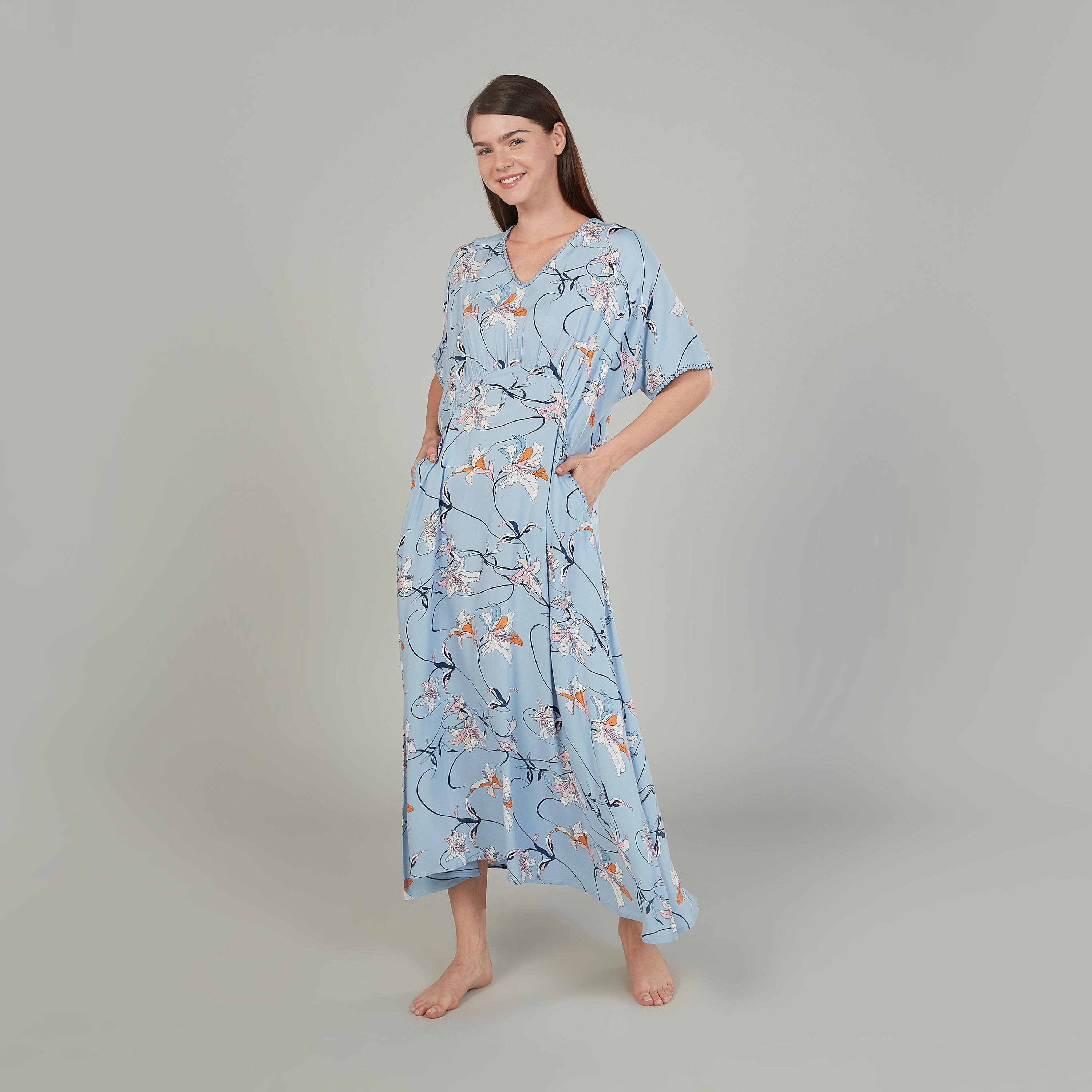 قميص نوم بياقة V وجيوب بطبعات-women-clothing-nightwear-nighties-image-3