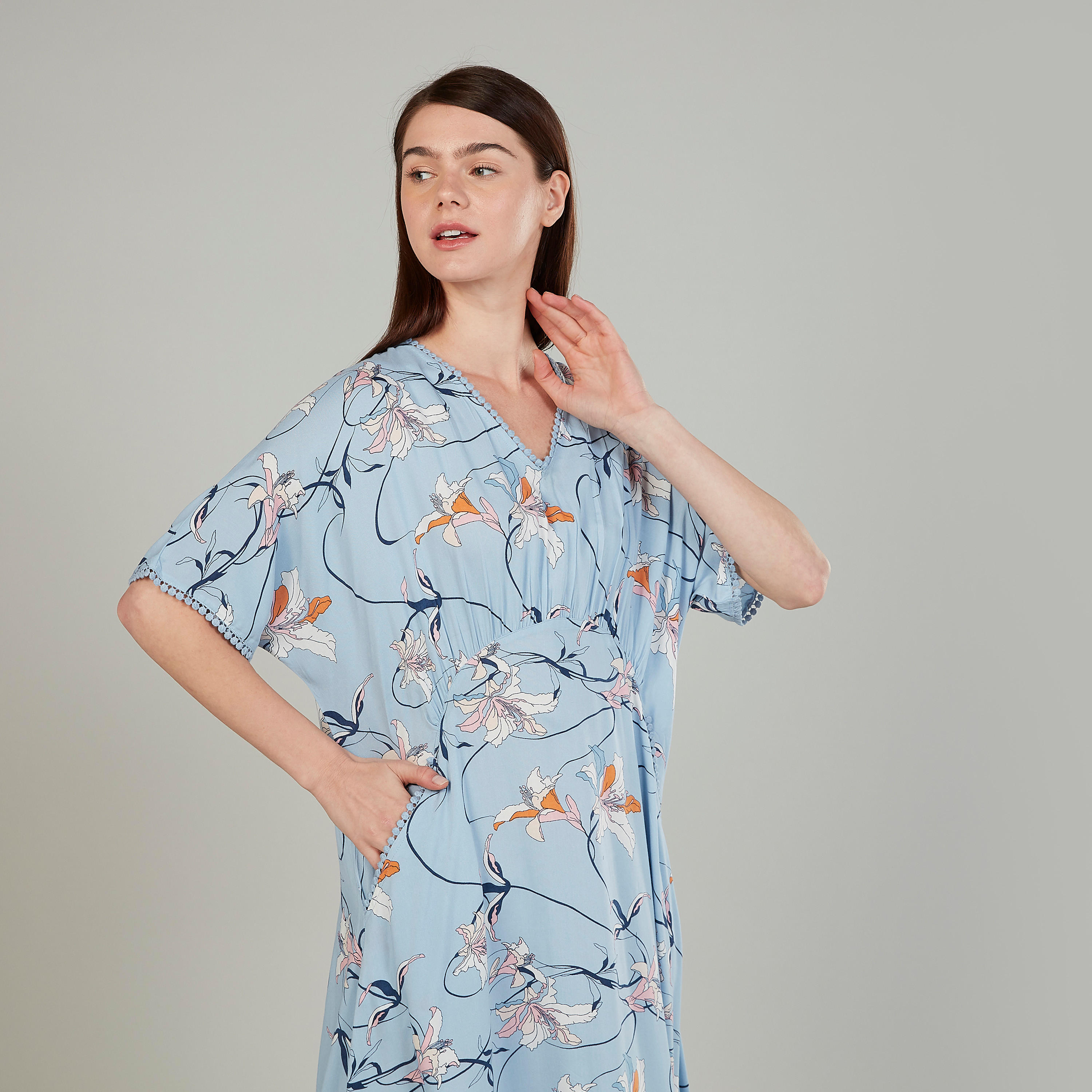 قميص نوم بياقة V وجيوب بطبعات-women-clothing-nightwear-nighties-image-2
