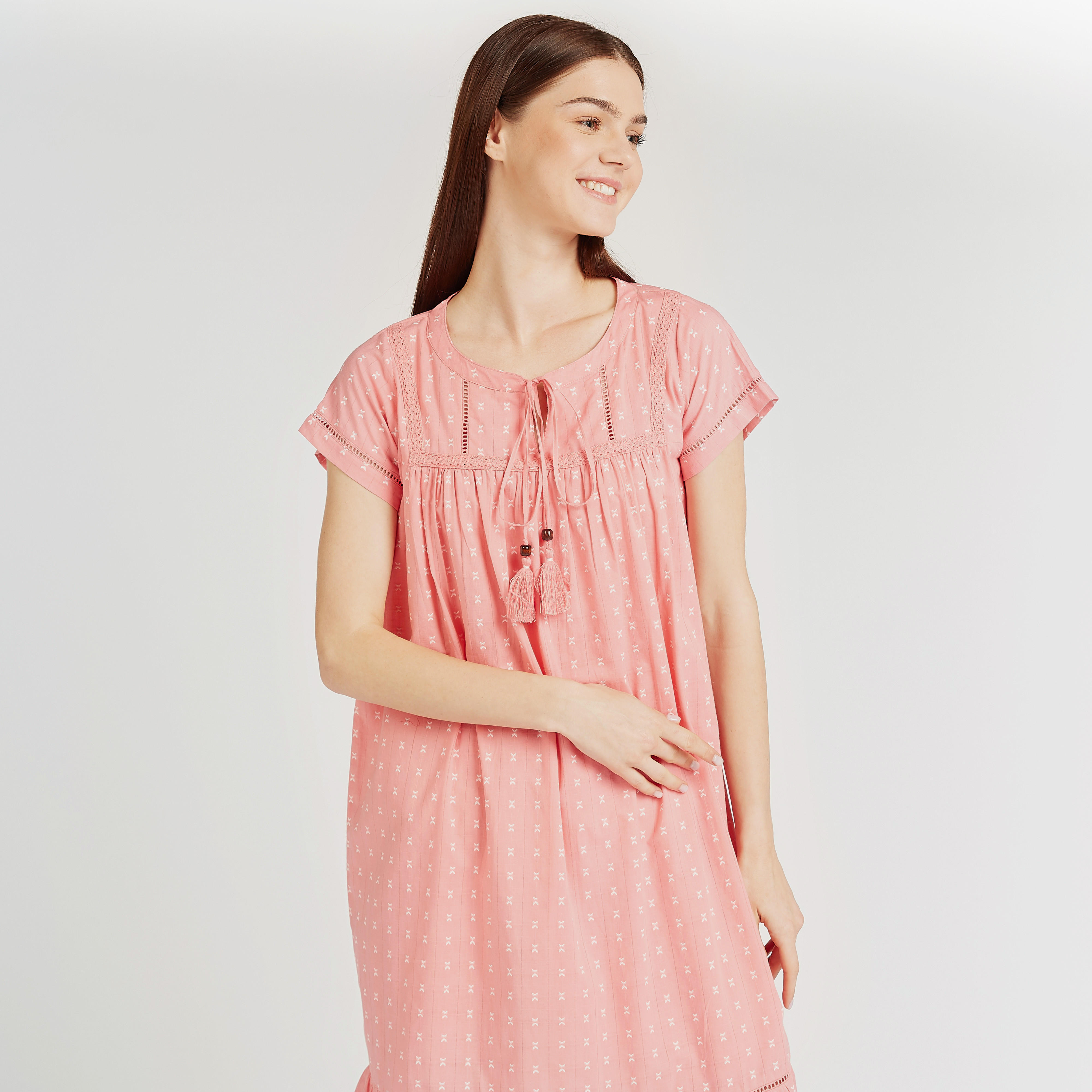 قميص نوم بأكمام قصيرة وأربطة وطبعات-women-clothing-nightwear-nighties-image-2