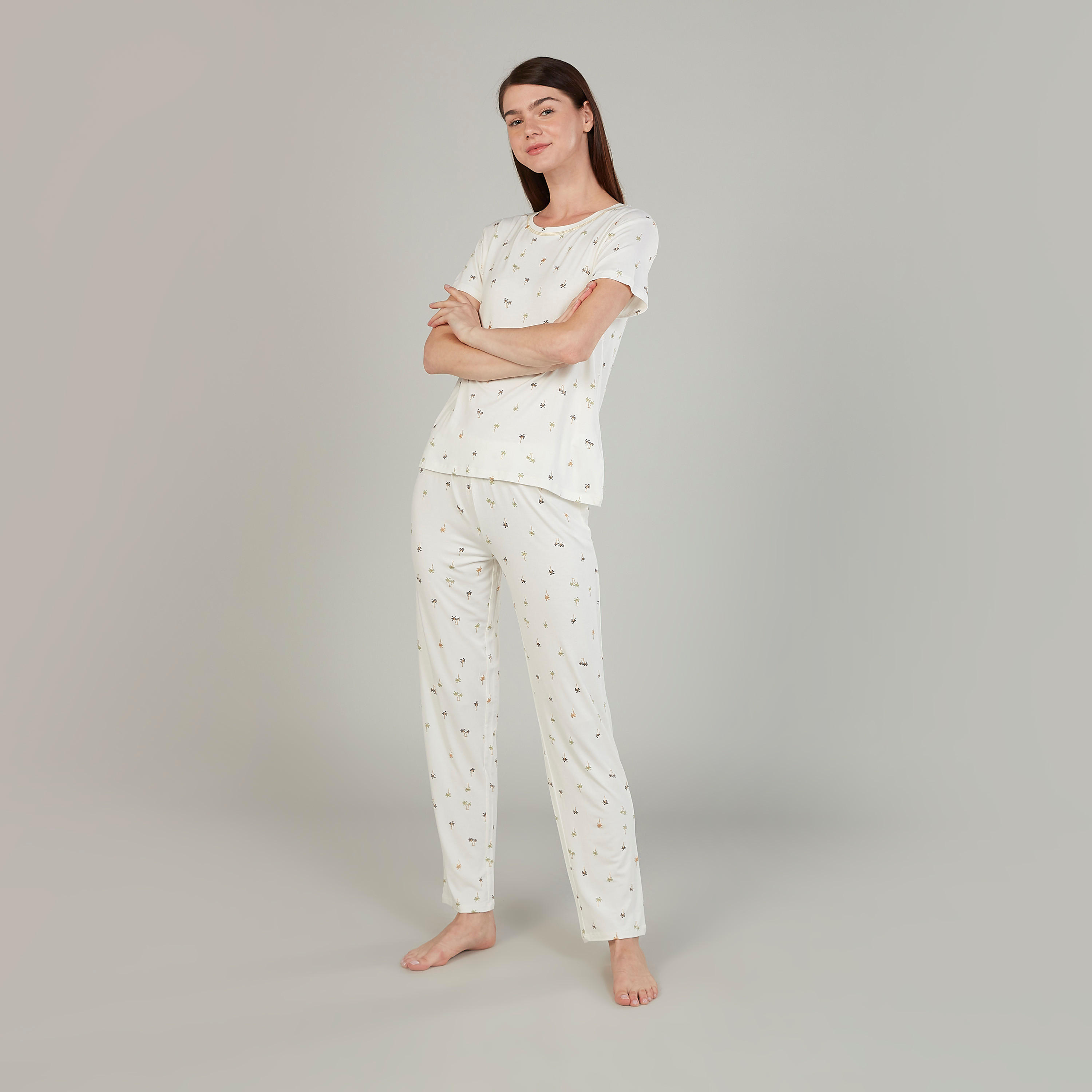 طقم بيجاما وتيشيرت بياقة مستديرة وطبعات-women-clothing-nightwear-pyjamas-longsets-image-1
