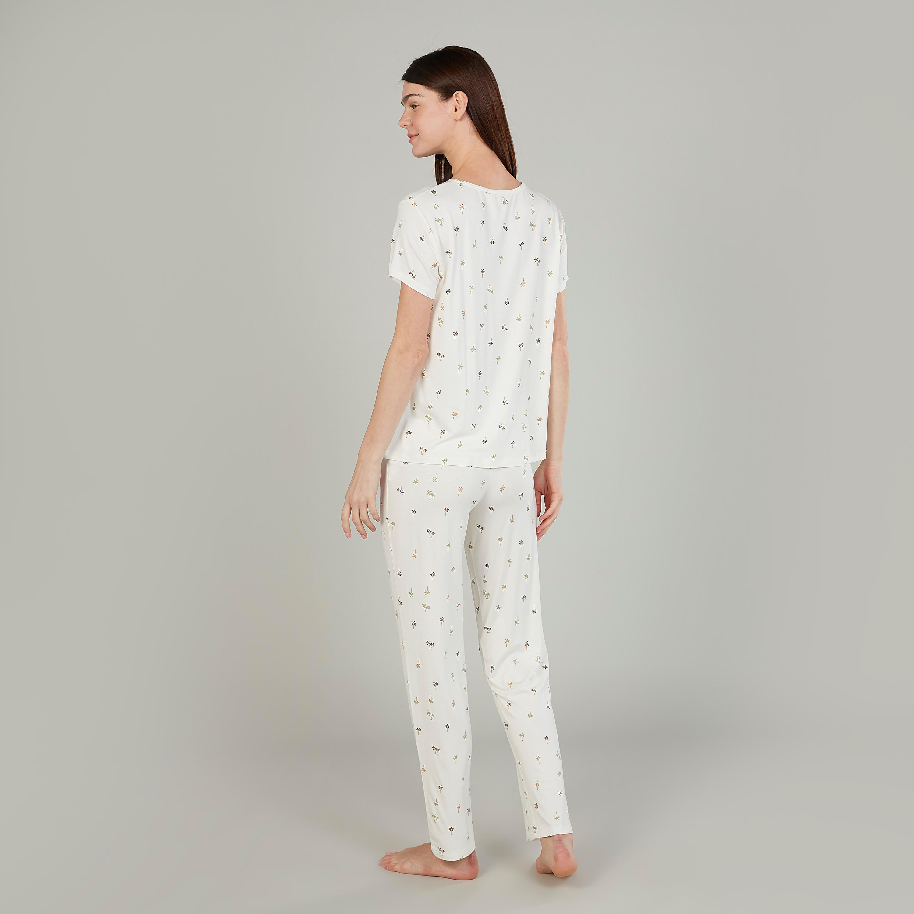 طقم بيجاما وتيشيرت بياقة مستديرة وطبعات-women-clothing-nightwear-pyjamas-longsets-image-4