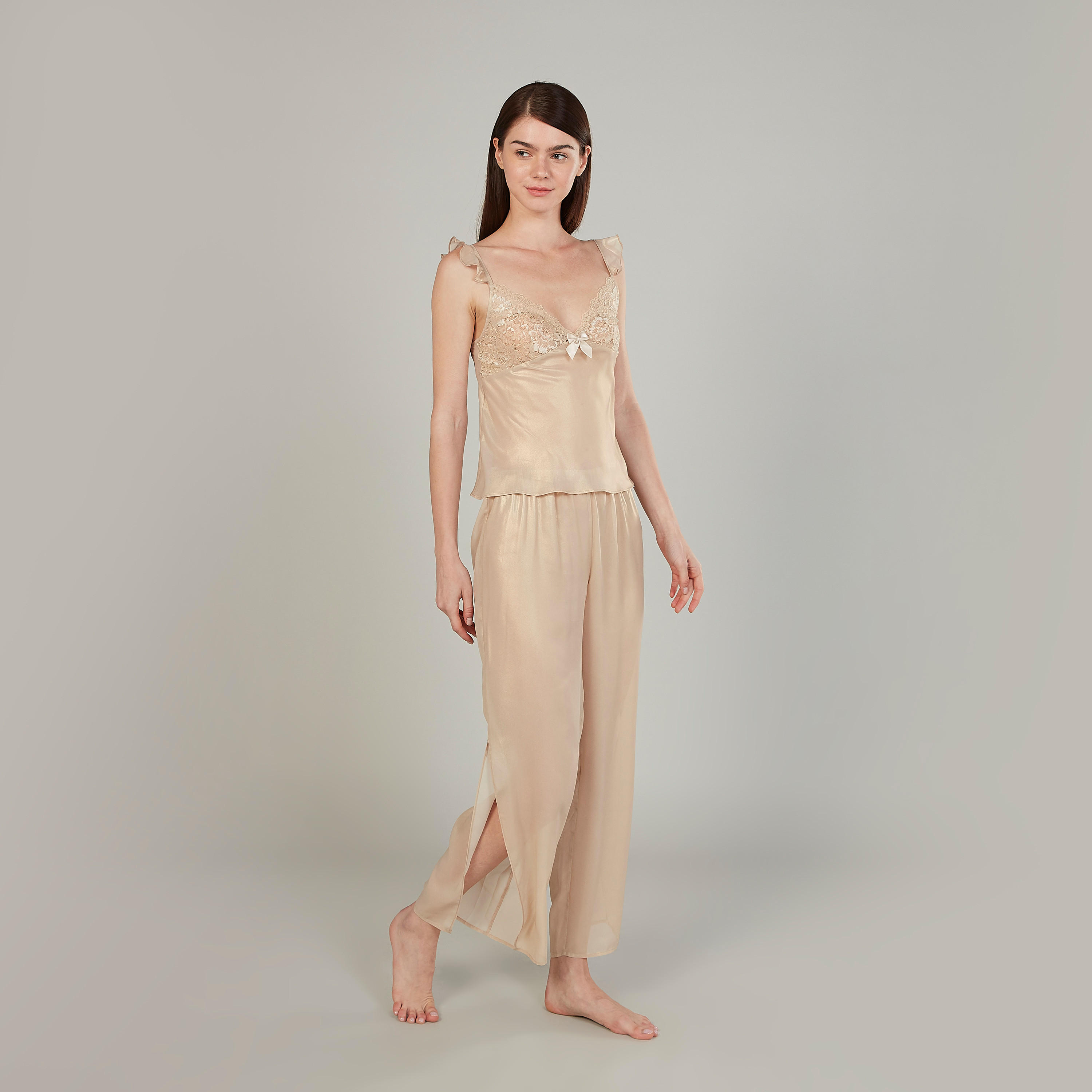 طقم بيجاما سادة بياقة V  وتفاصيل دانتيل-women-clothing-nightwear-pyjamas-longsets-image-1