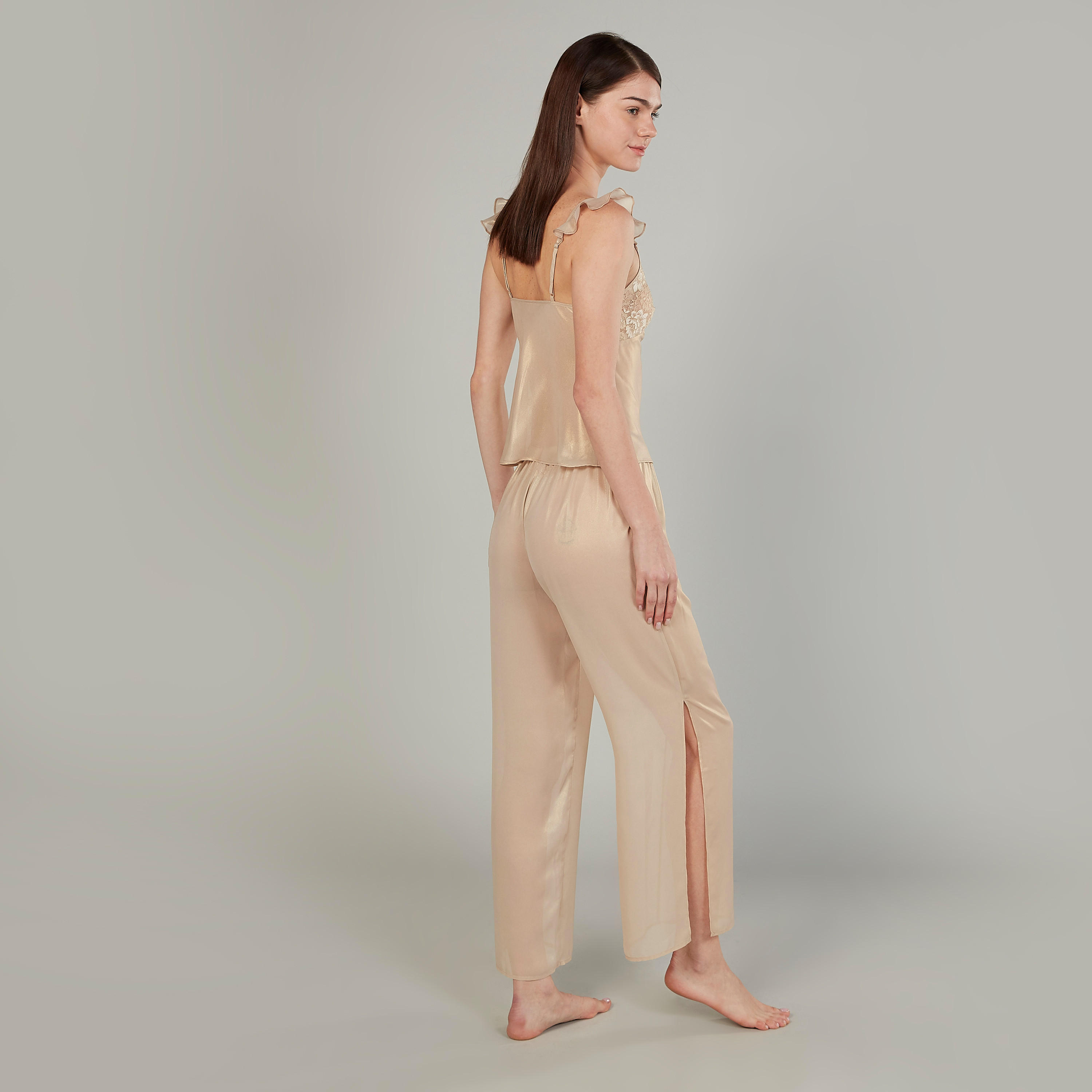 طقم بيجاما سادة بياقة V  وتفاصيل دانتيل-women-clothing-nightwear-pyjamas-longsets-image-3