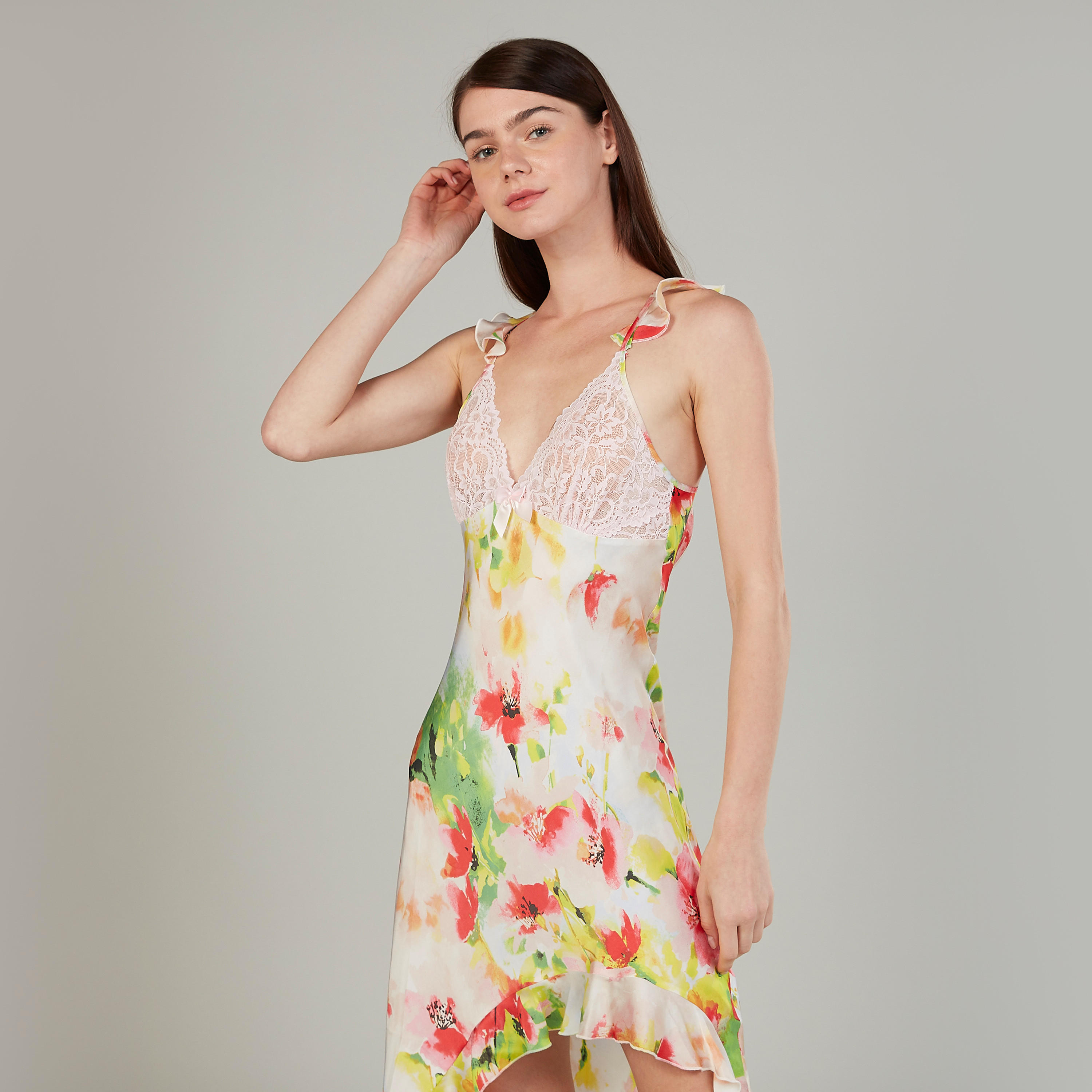 فستان نوم دون أكمام بياقة V وتفاصيل دانتيل وطبعات-women-clothing-nightwear-nighties-image-1