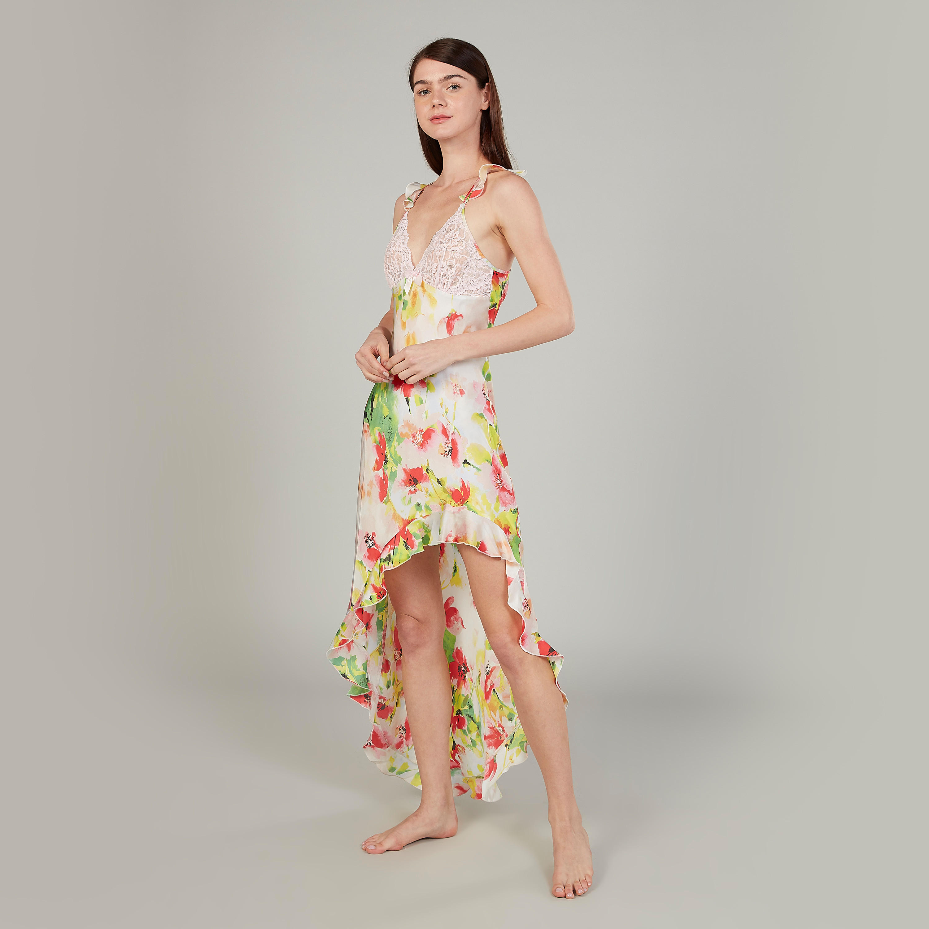 فستان نوم دون أكمام بياقة V وتفاصيل دانتيل وطبعات-women-clothing-nightwear-nighties-image-2