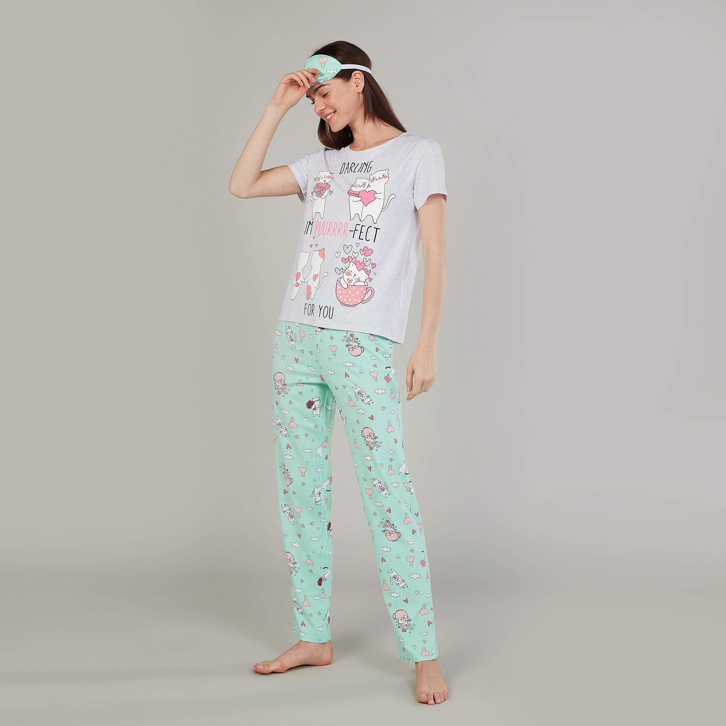طقم بنطلون بيجاما وتيشيرت بياقة مستديرة وطبعات-women-clothing-nightwear-pyjamas-longsets-image-1