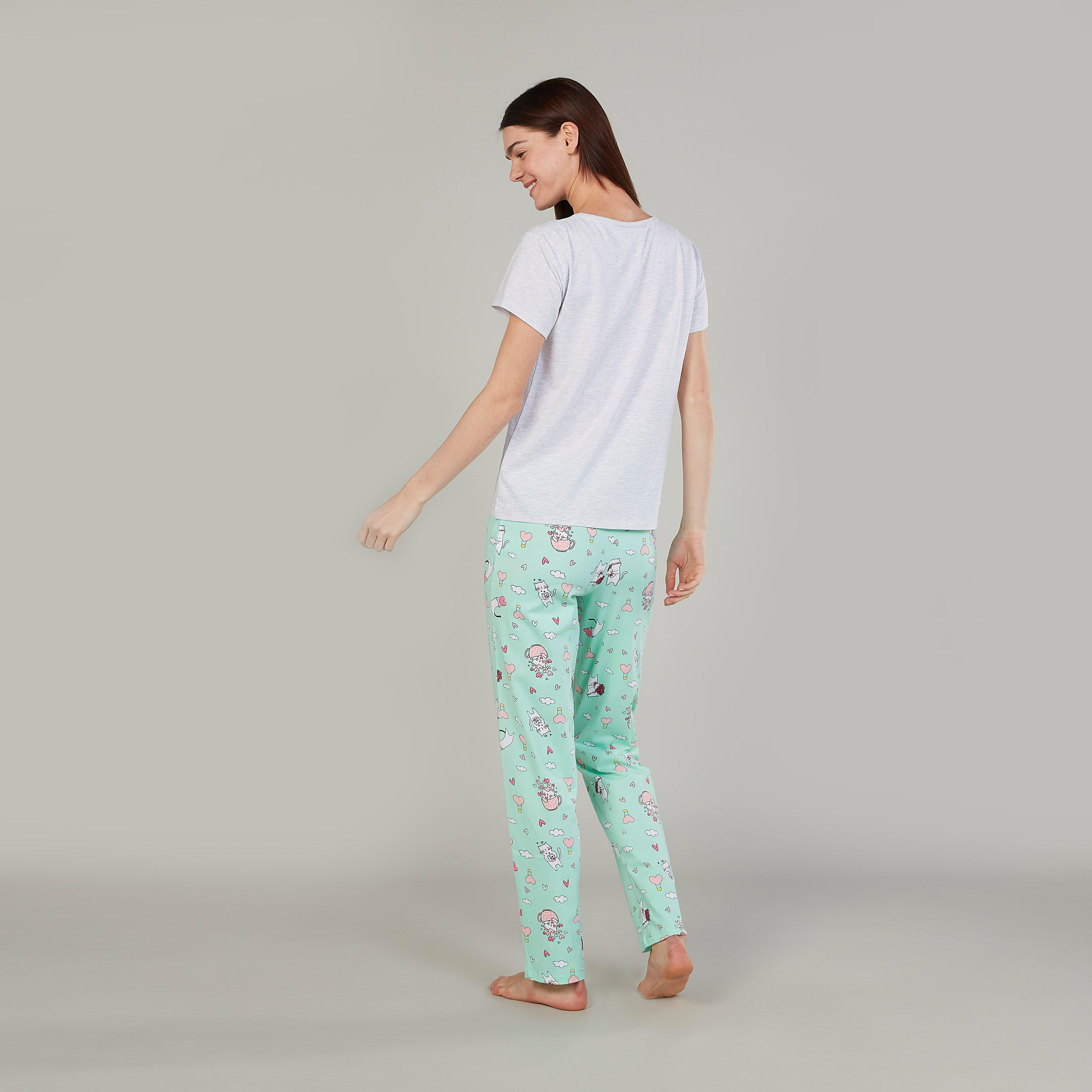 طقم بنطلون بيجاما وتيشيرت بياقة مستديرة وطبعات-women-clothing-nightwear-pyjamas-longsets-image-4