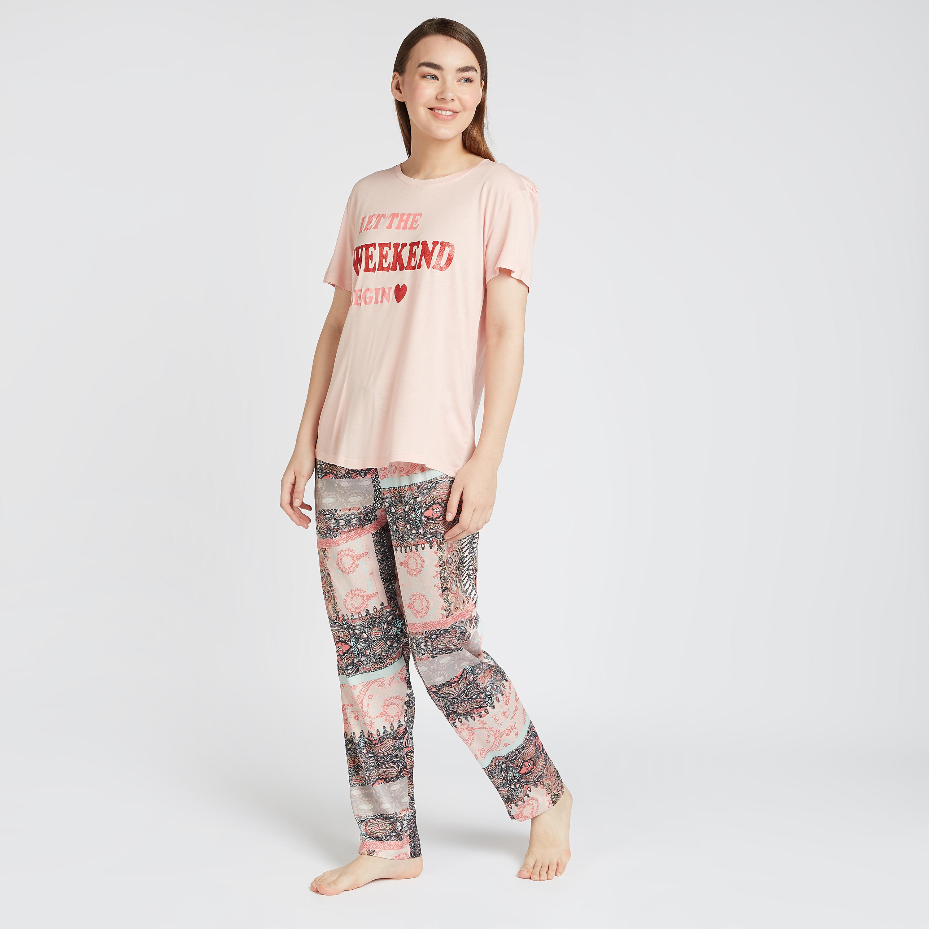 طقم بنطلون بيجاما وتيشيرت بياقة ضيقة وطبعات-women-clothing-nightwear-pyjamas-longsets-image-5